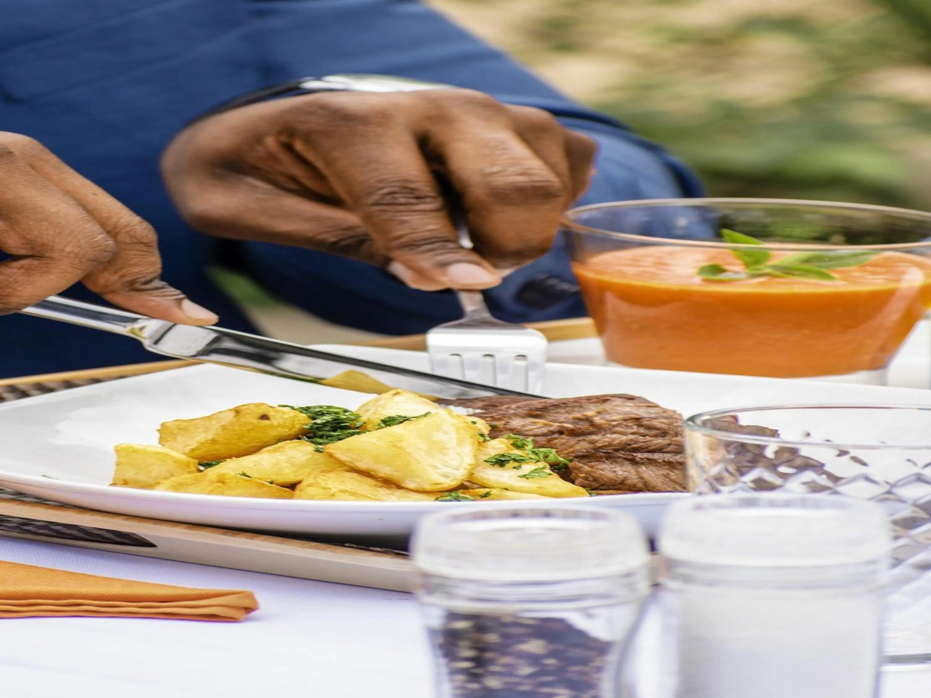 Restaurant/places to eat in Pullman Lubumbashi Grand Karavia.