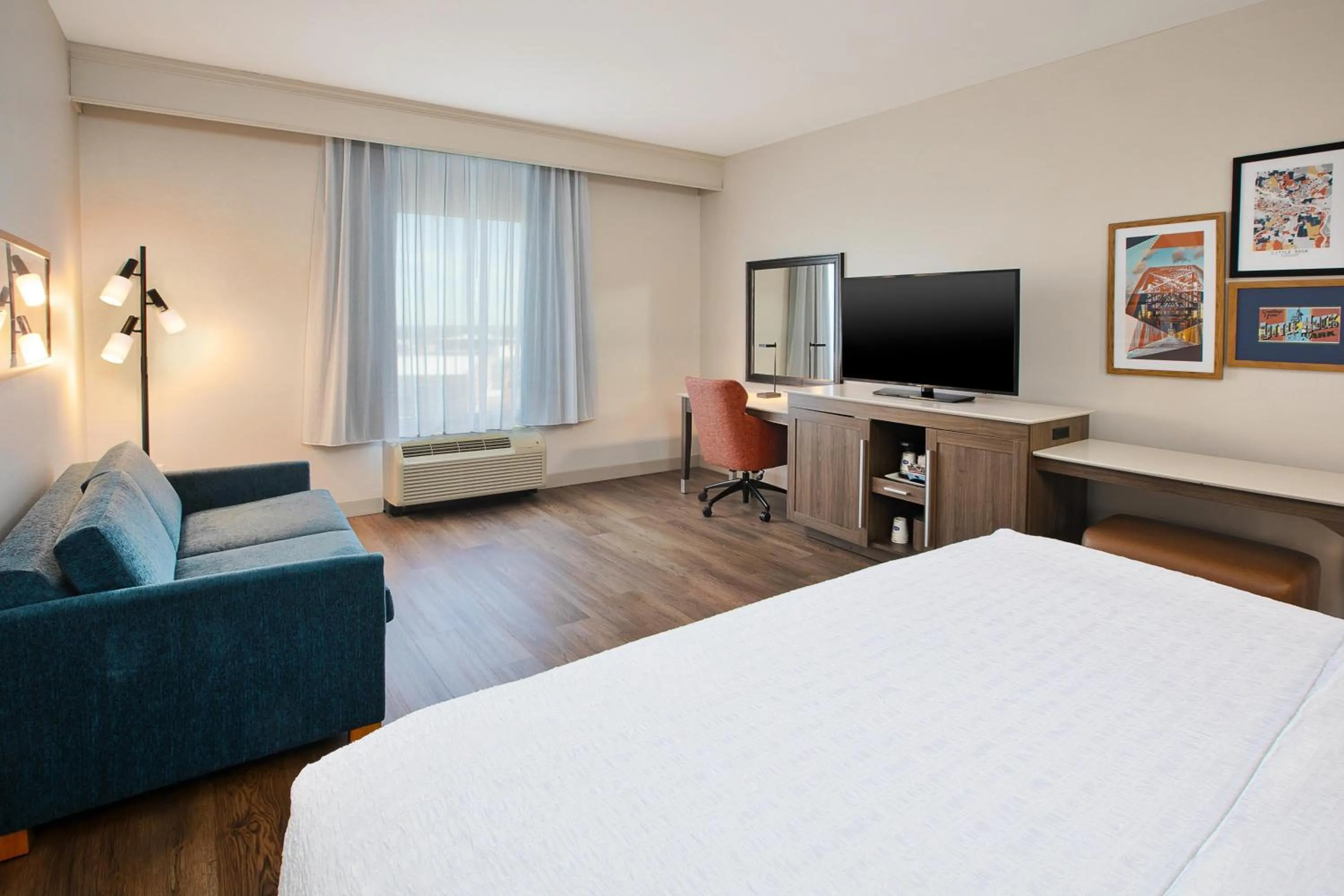 Living room, Bed in Hampton Inn North Little Rock McCain Mall, AR