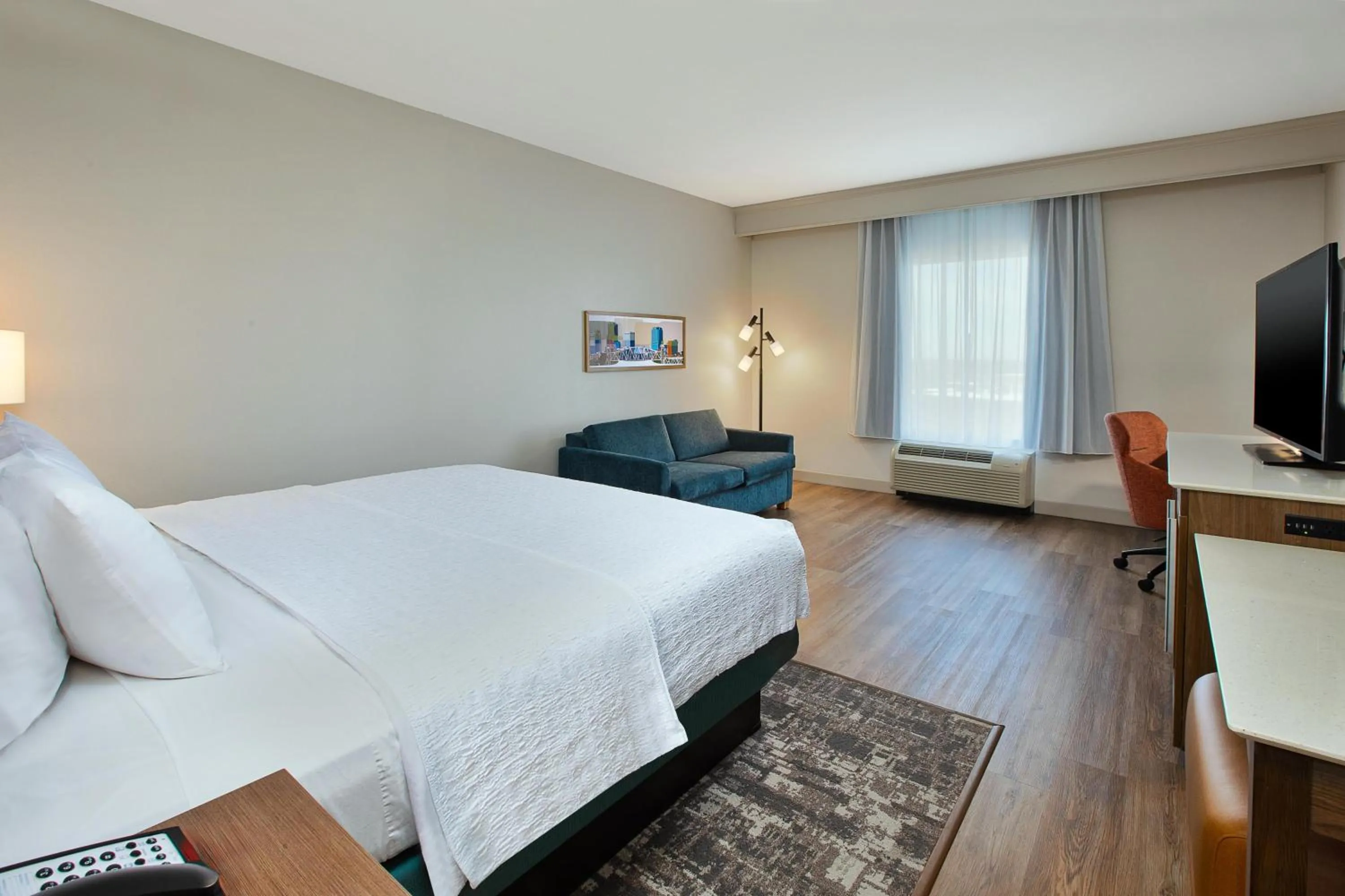 Living room, Bed in Hampton Inn North Little Rock McCain Mall, AR