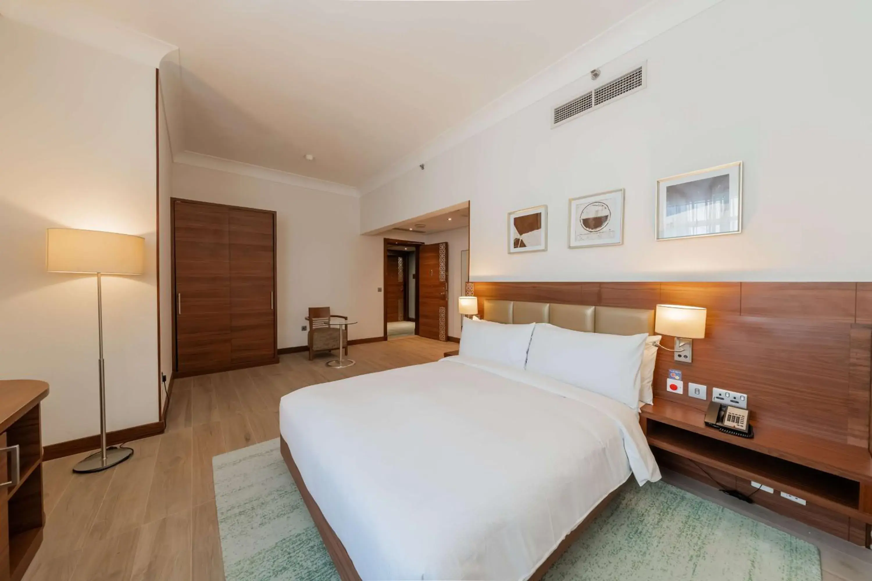 King Room - Mobility Accessible in Hilton Garden inn Dubai Jumeirah King Room - Mobility Accessible in Hilton Garden inn Dubai Jumeirah