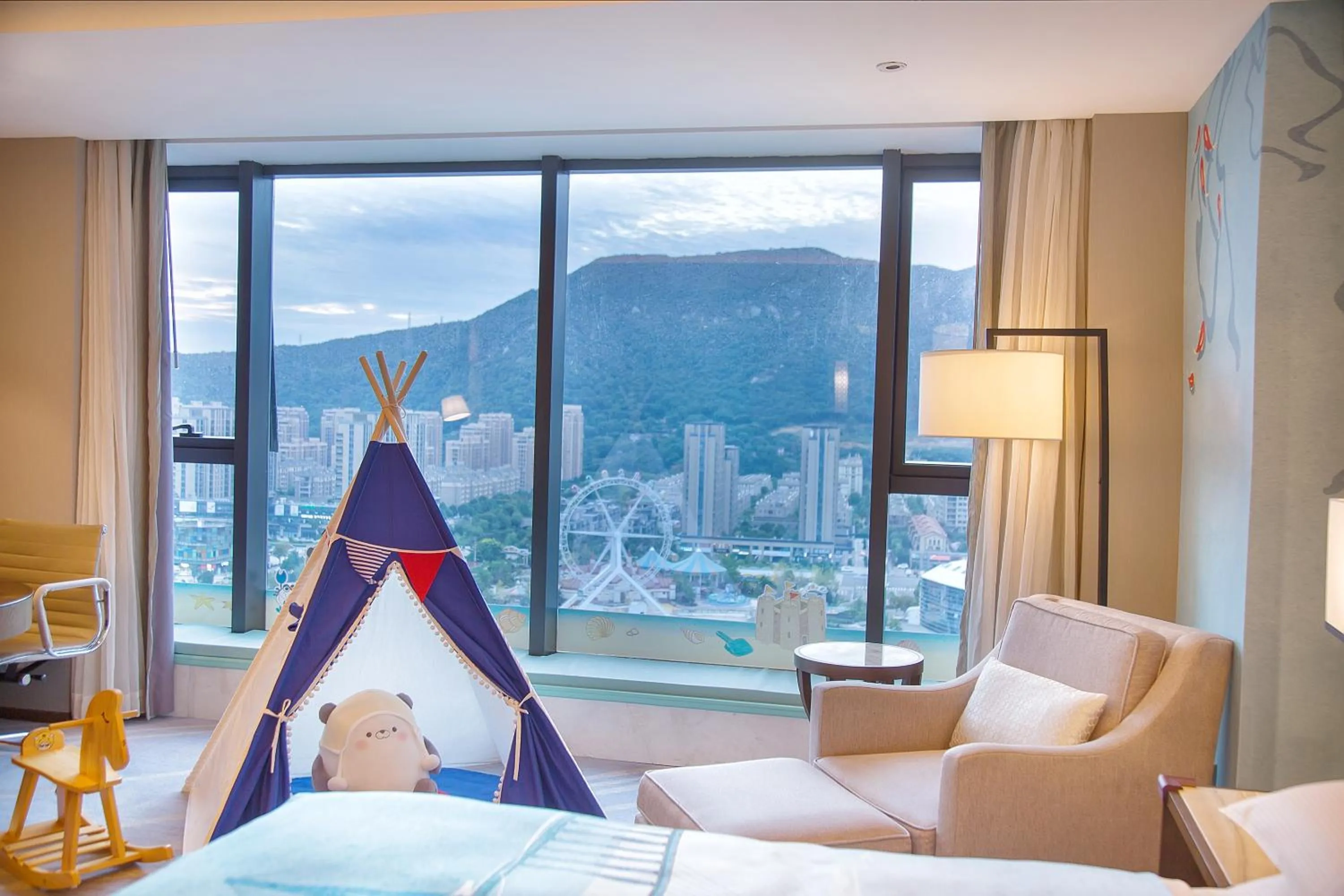 children in Hilton Zhoushan