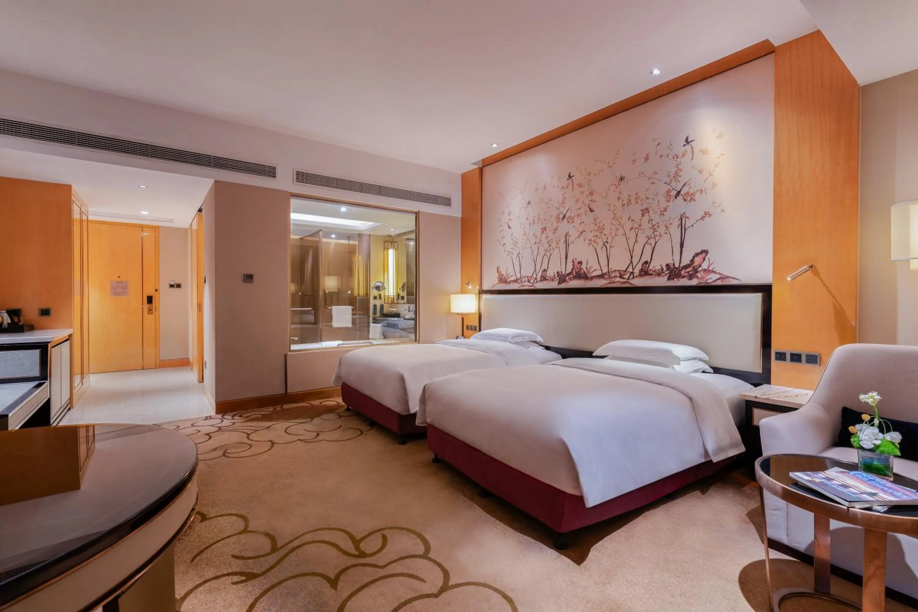 Photo of the whole room, Bed in Hilton Wuhan Yangtze Riverside