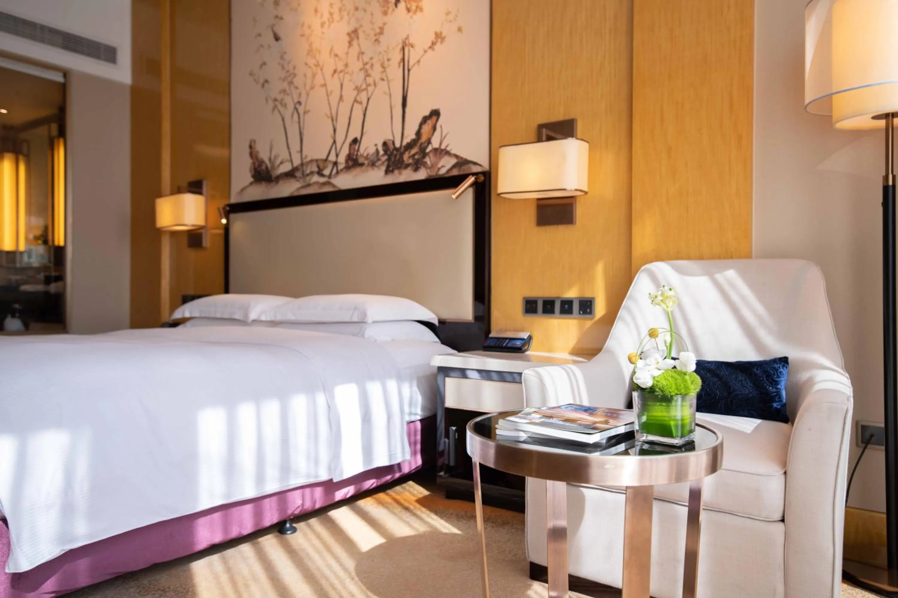 Photo of the whole room, Bed in Hilton Wuhan Yangtze Riverside