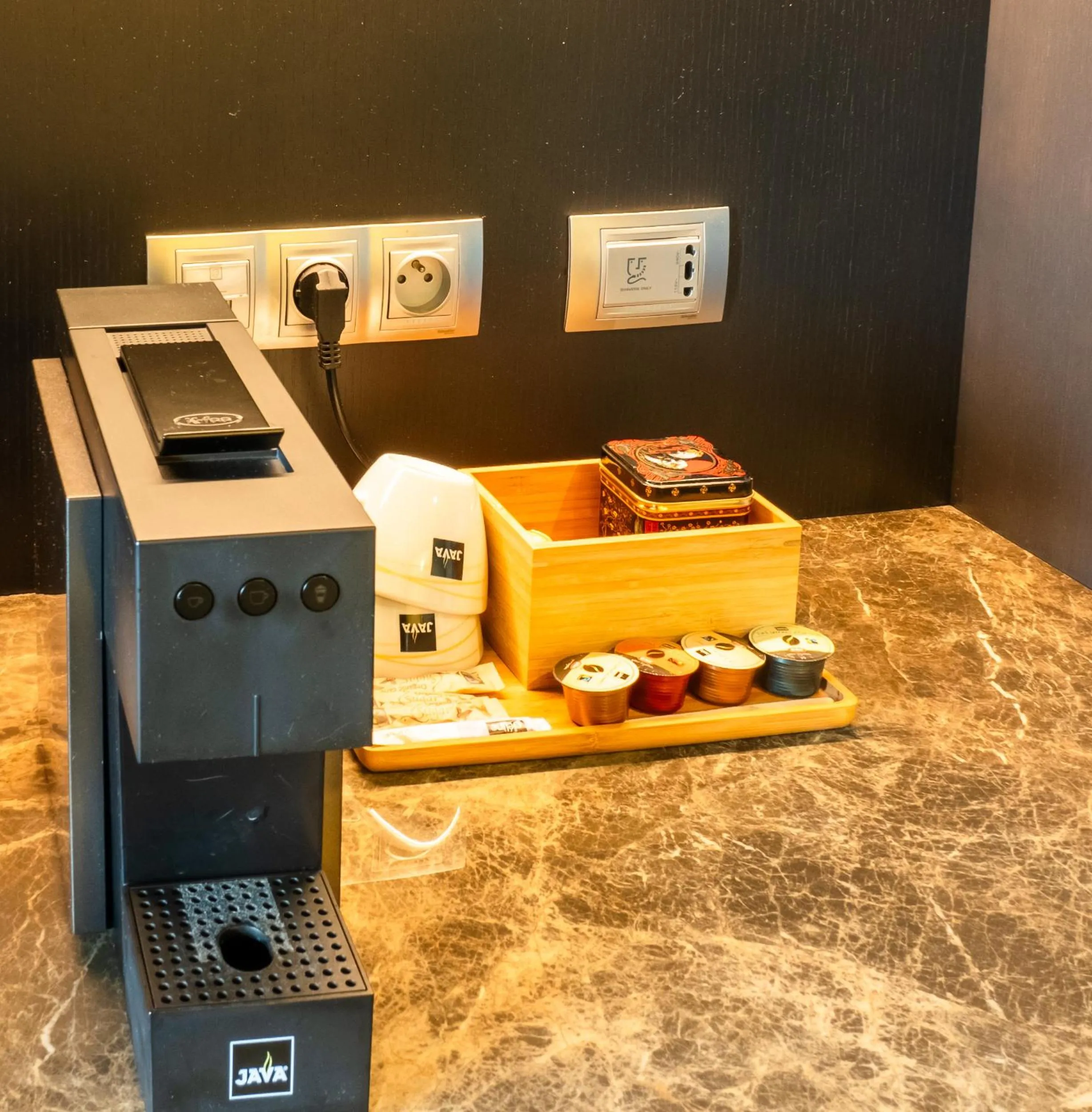 Coffee/tea facilities in Tower Hotel Aalst