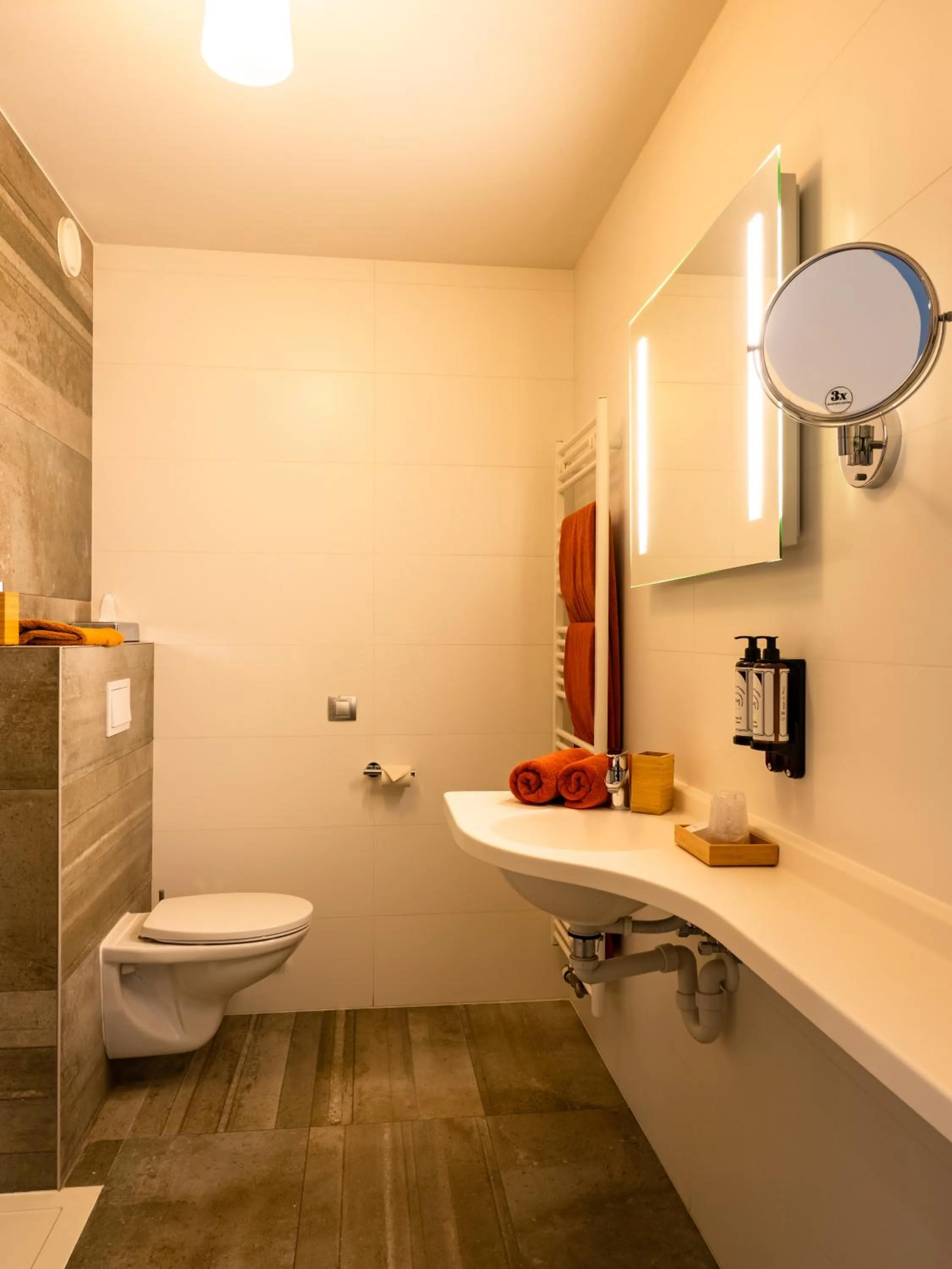 Shower in Tower Hotel Aalst