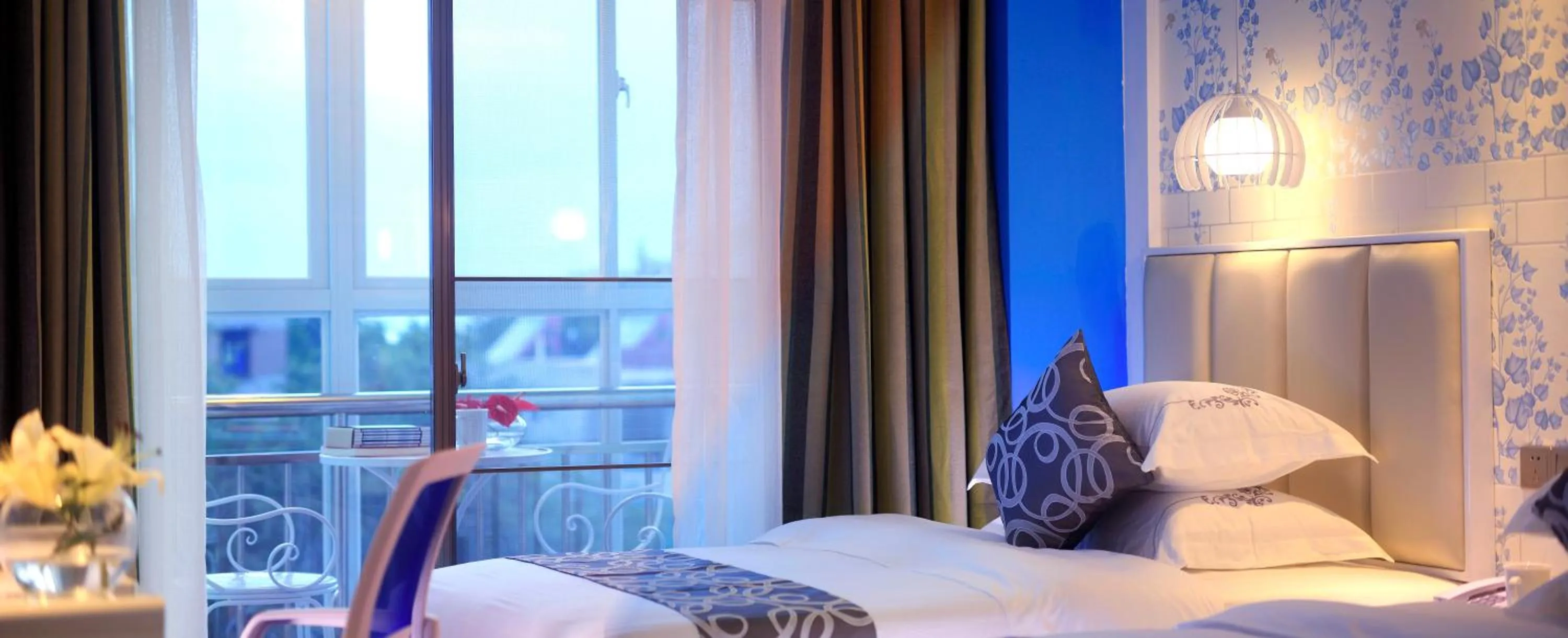 Bed in Care Hotel Coast Collection