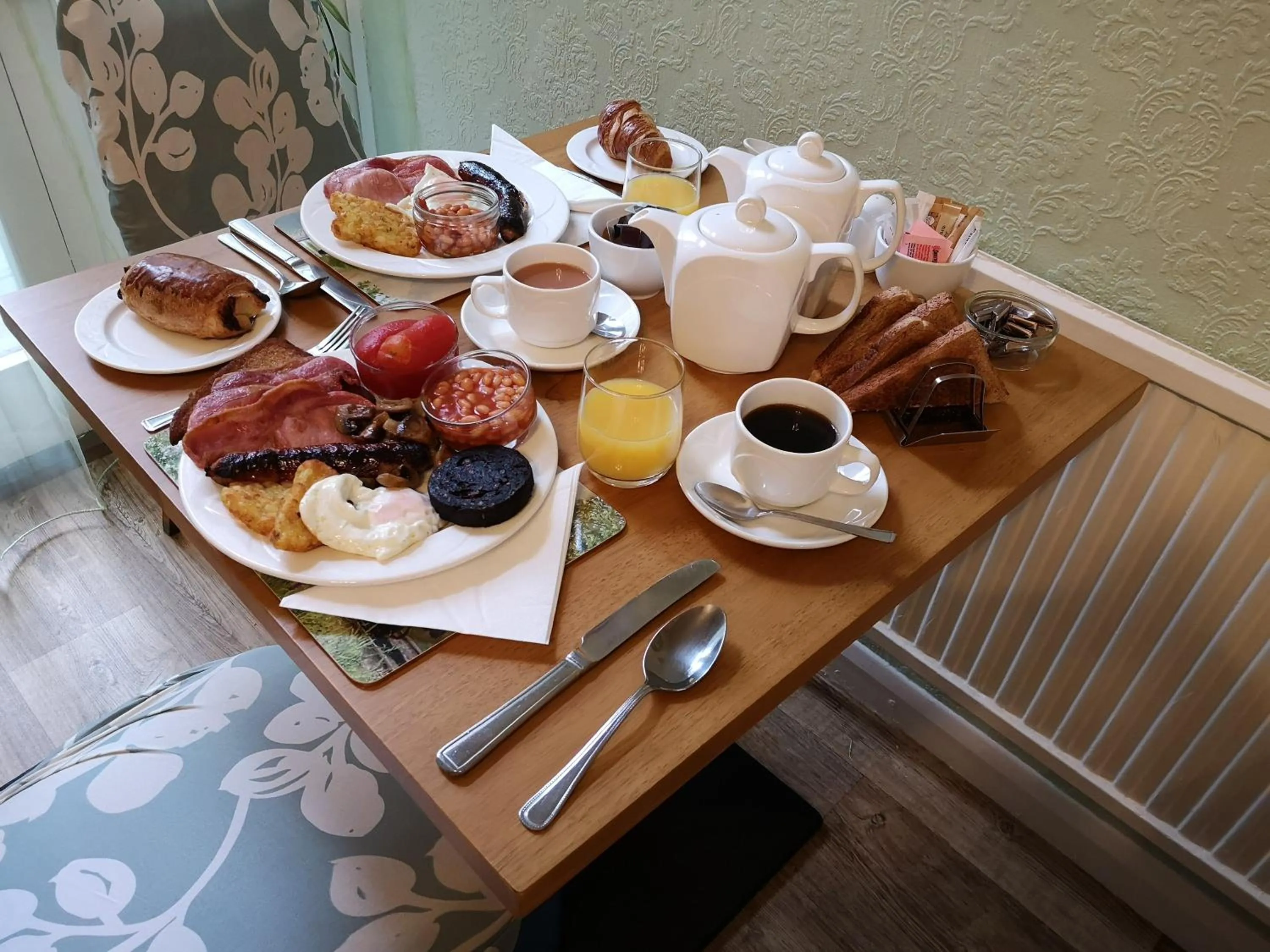 Food and drinks in The Phoenix Guest House