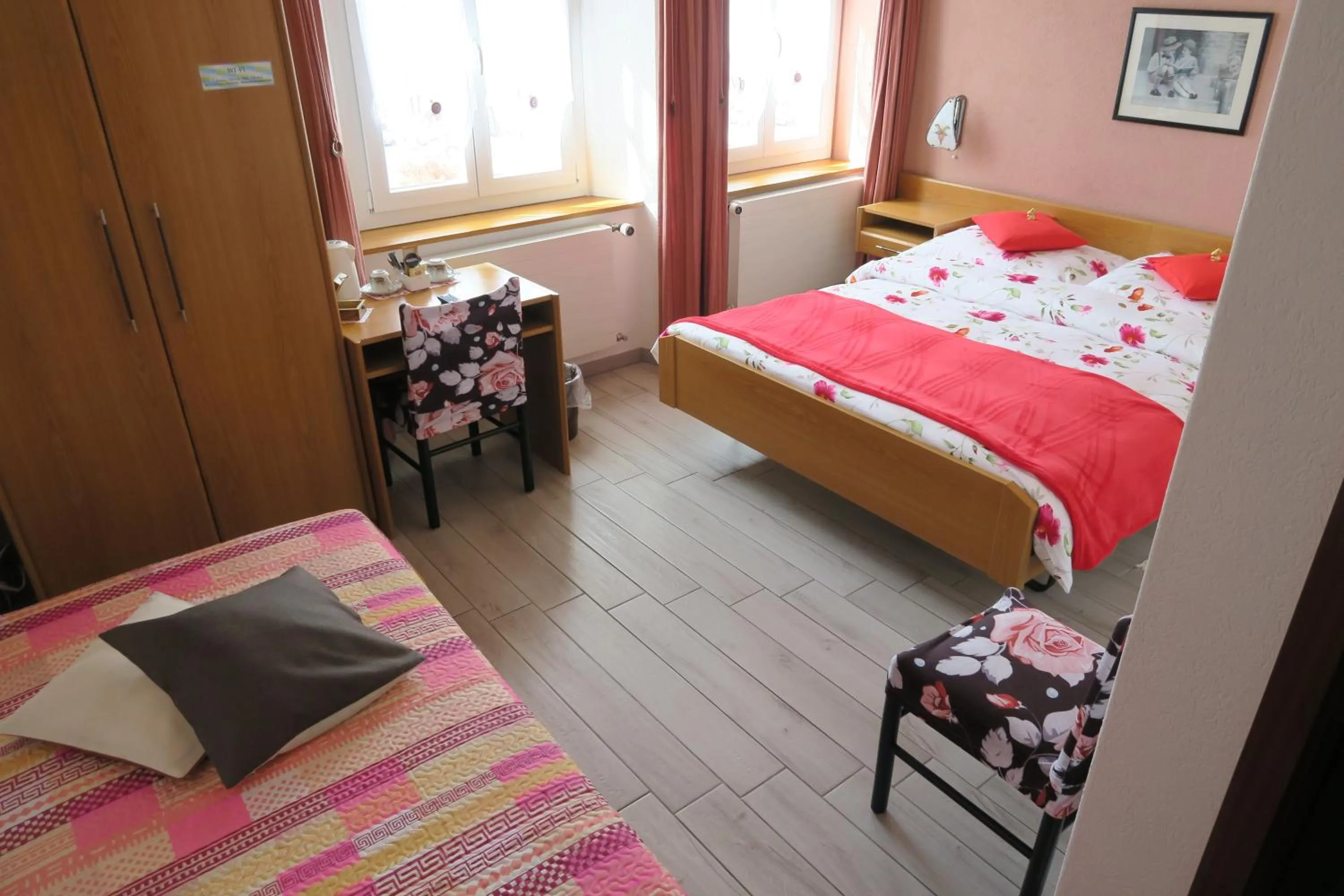 Photo of the whole room in L'Union B&B - Chambres d'hôtes