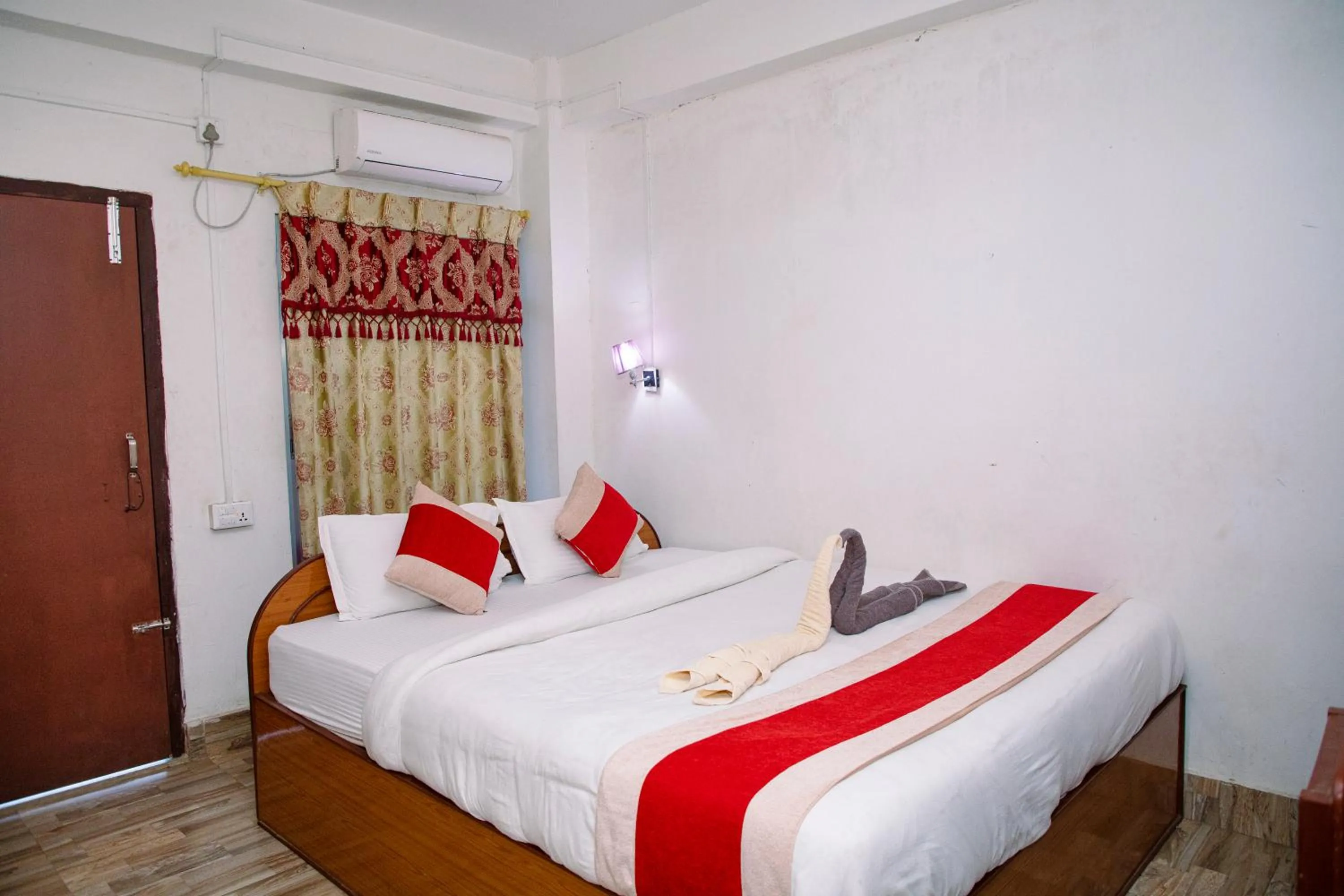 Bed in Hotel Shiva's Dream