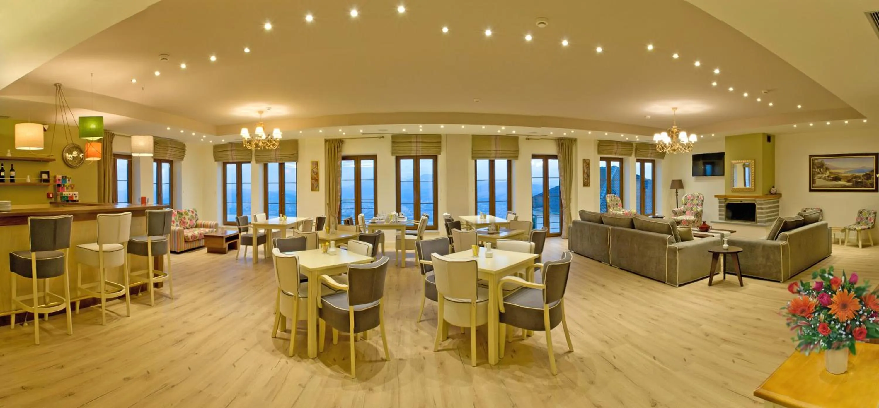 Restaurant/places to eat in Arktos Hotel