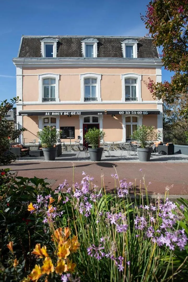 Property building in Au Bout Du Quai