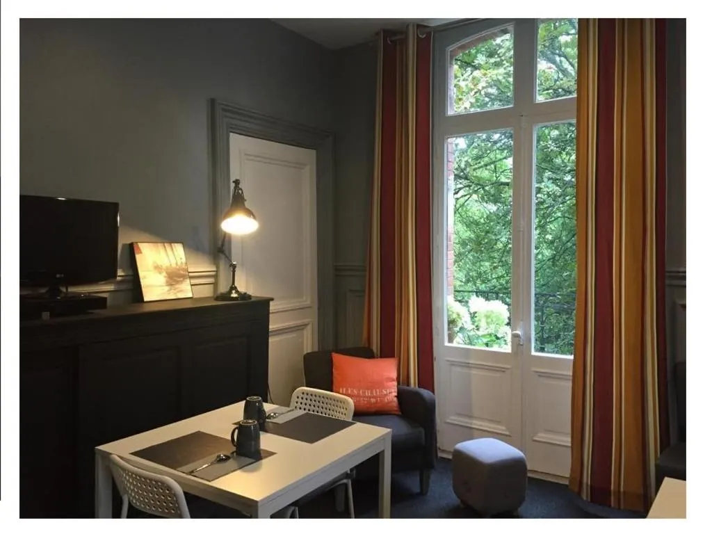 Day in Au Bout Du Quai