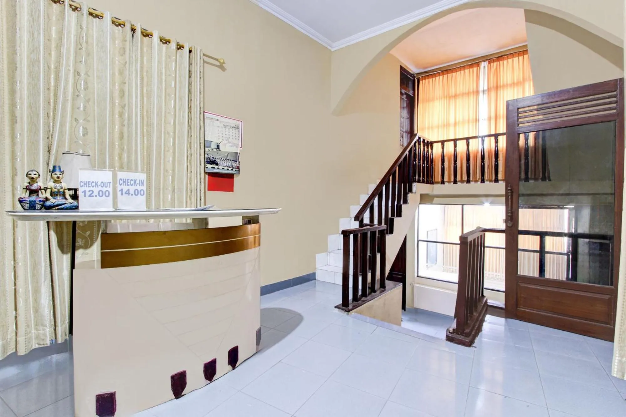 Lobby or reception in Hotel O Near Tugu Yogyakarta 2 formerly Monjali Inn