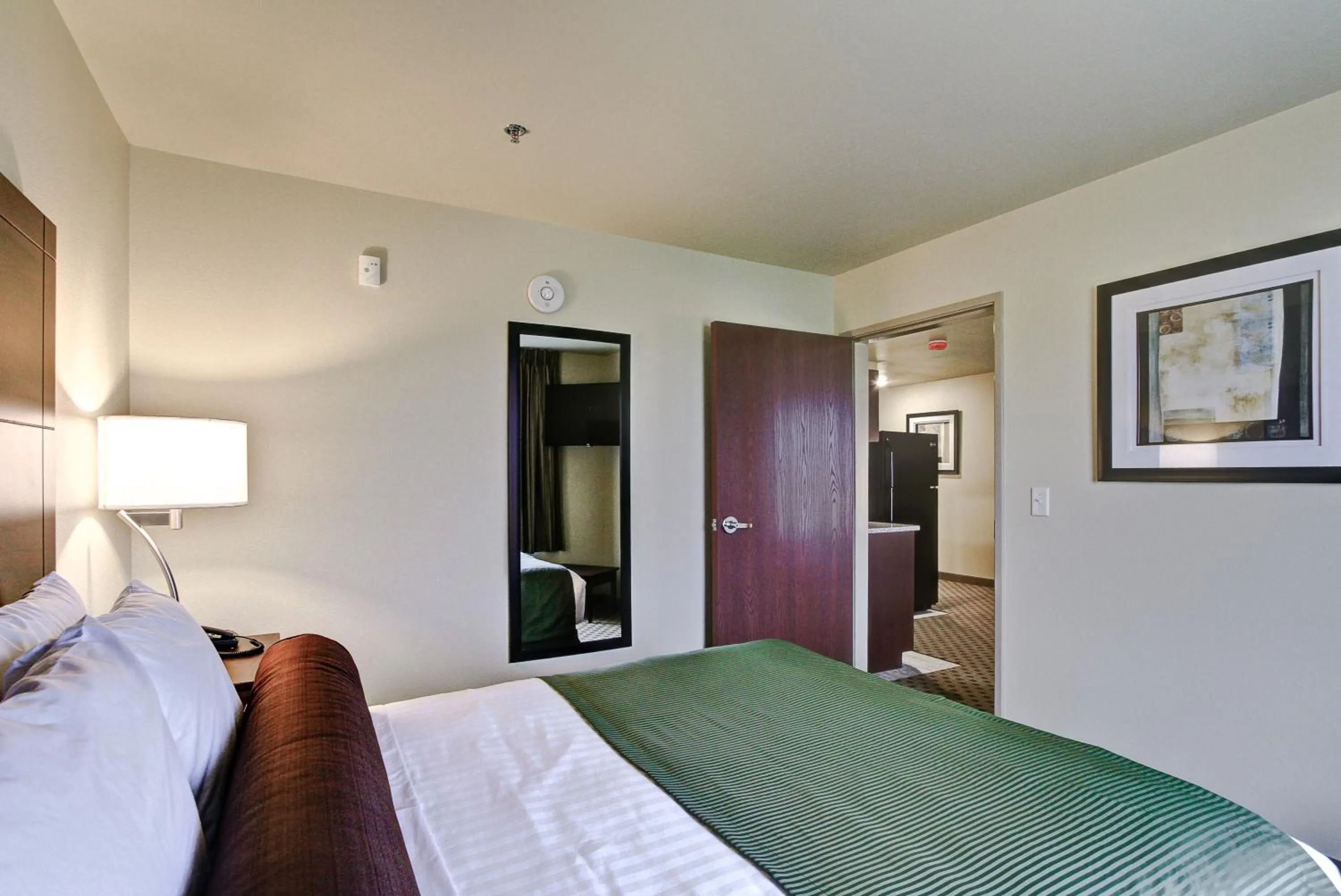 Bed in Cobblestone Hotel & Suites Pulaski/Green Bay
