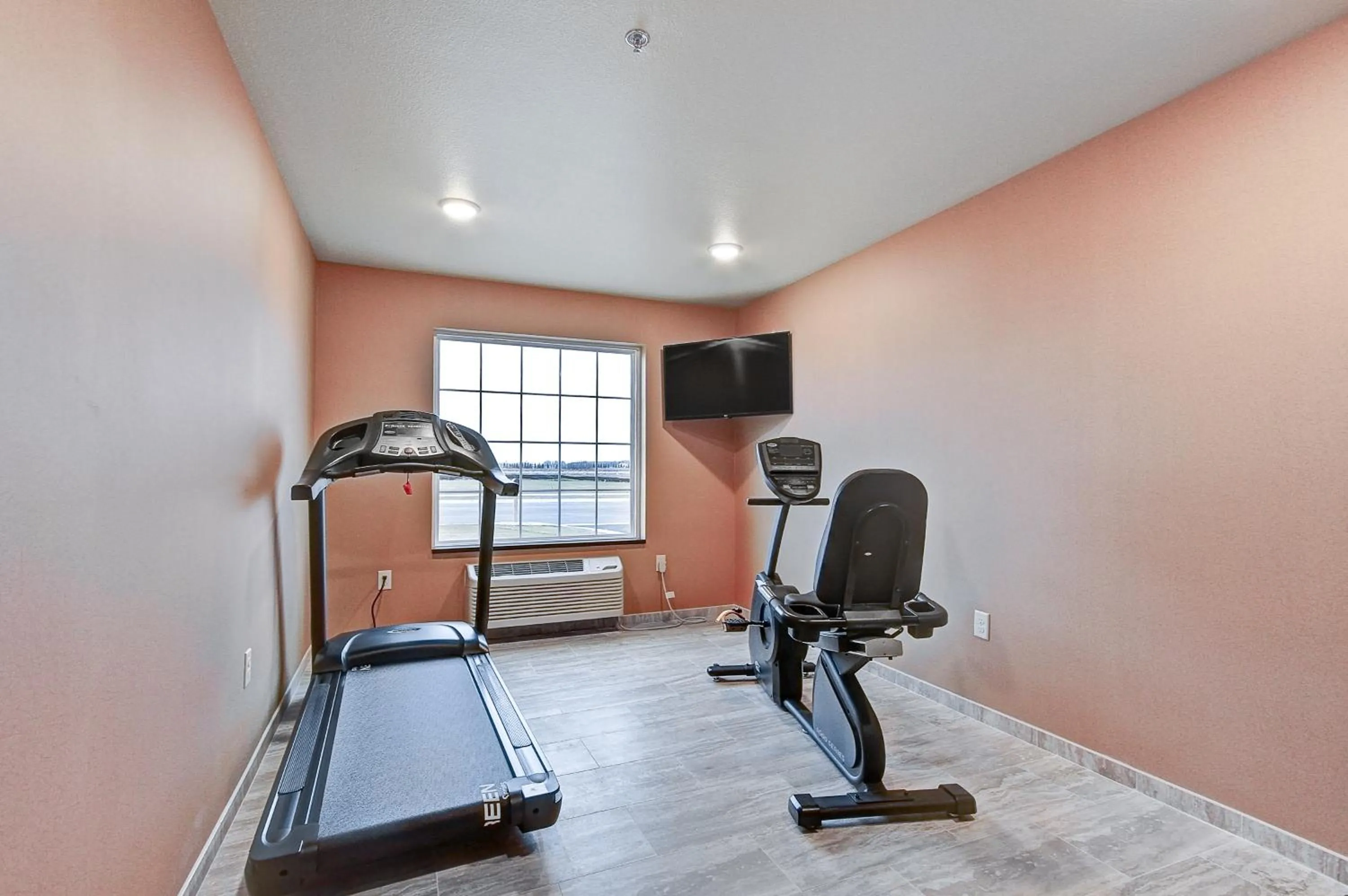 Fitness centre/facilities in Cobblestone Hotel & Suites Pulaski/Green Bay