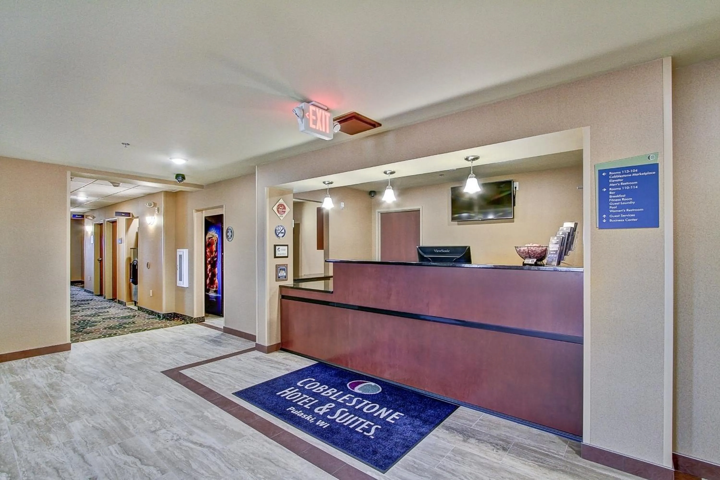 Lobby or reception in Cobblestone Hotel & Suites Pulaski/Green Bay