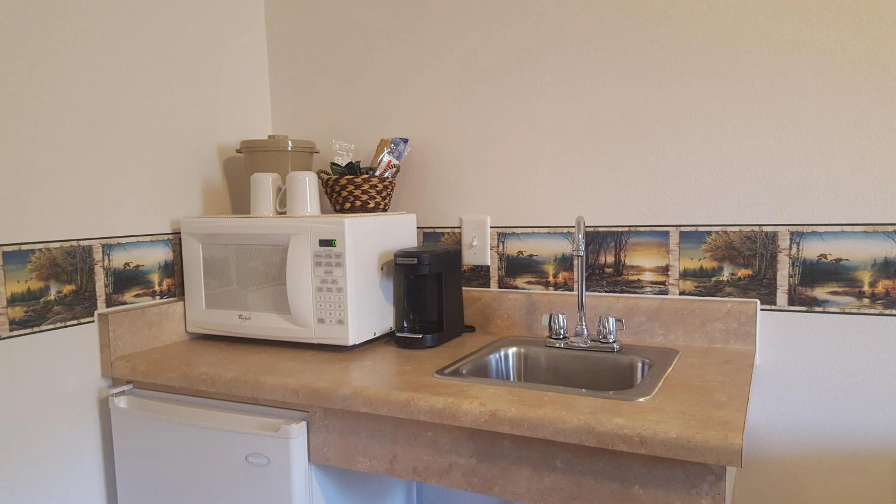 Coffee/tea facilities in Longliner Lodge and Suites