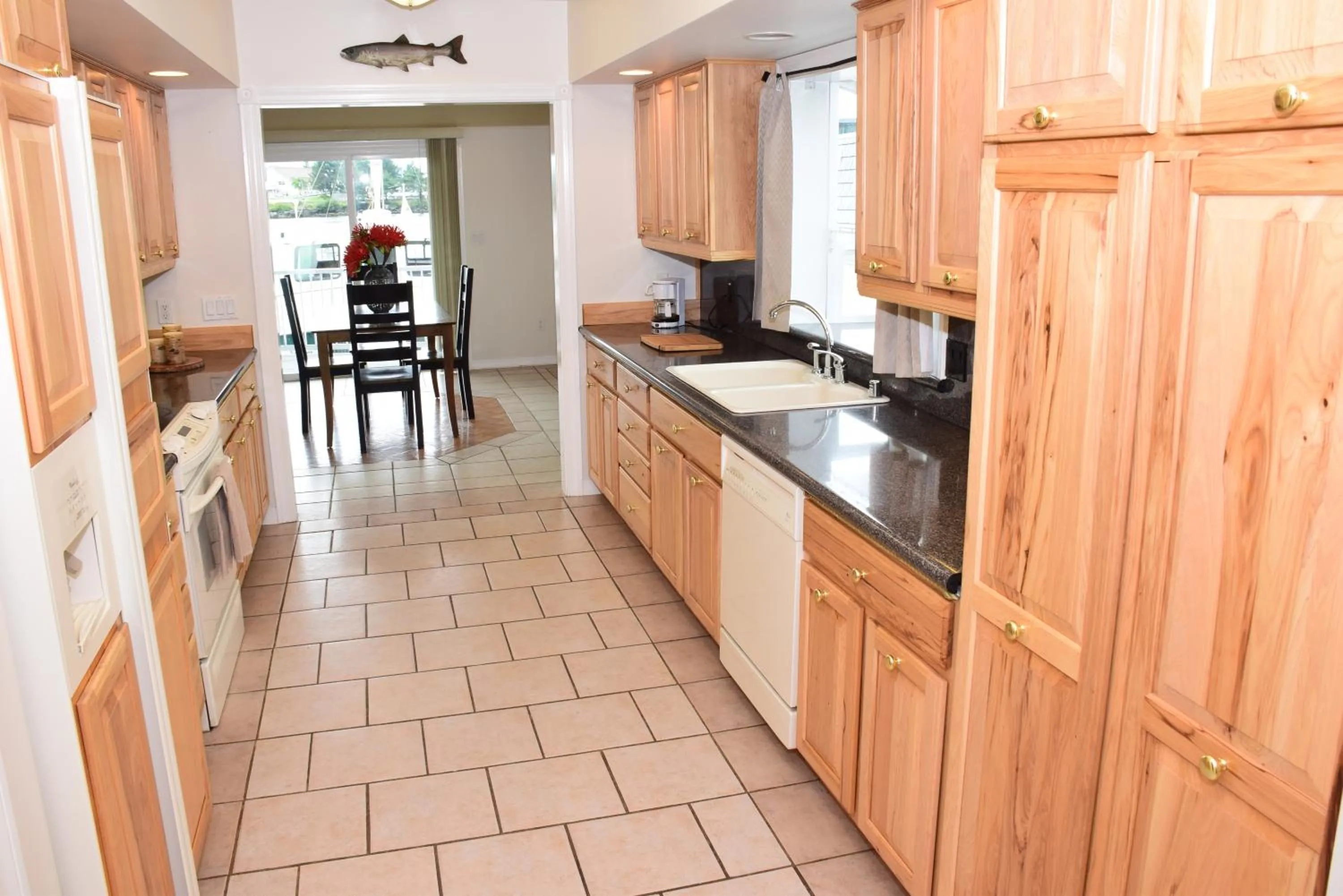 Longliner Lodge and Suites