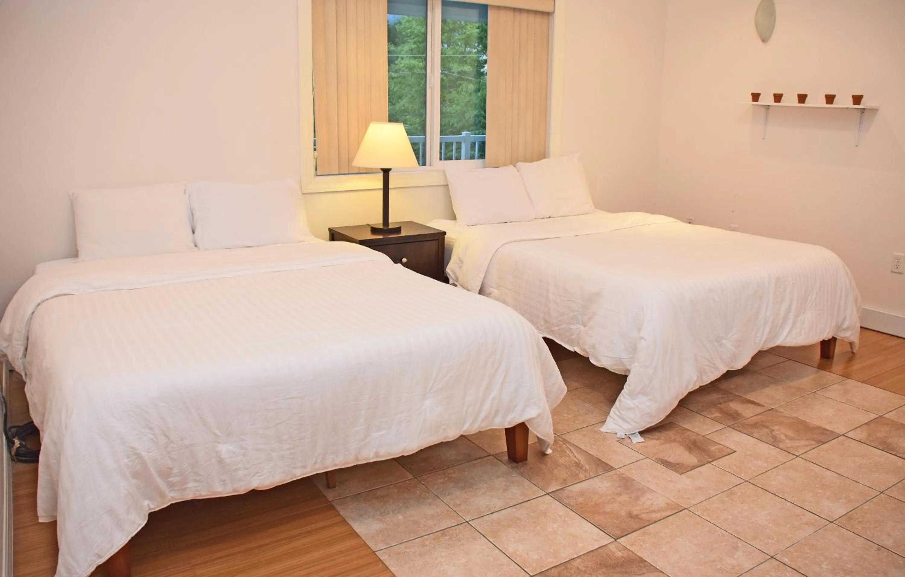 Longliner Lodge and Suites