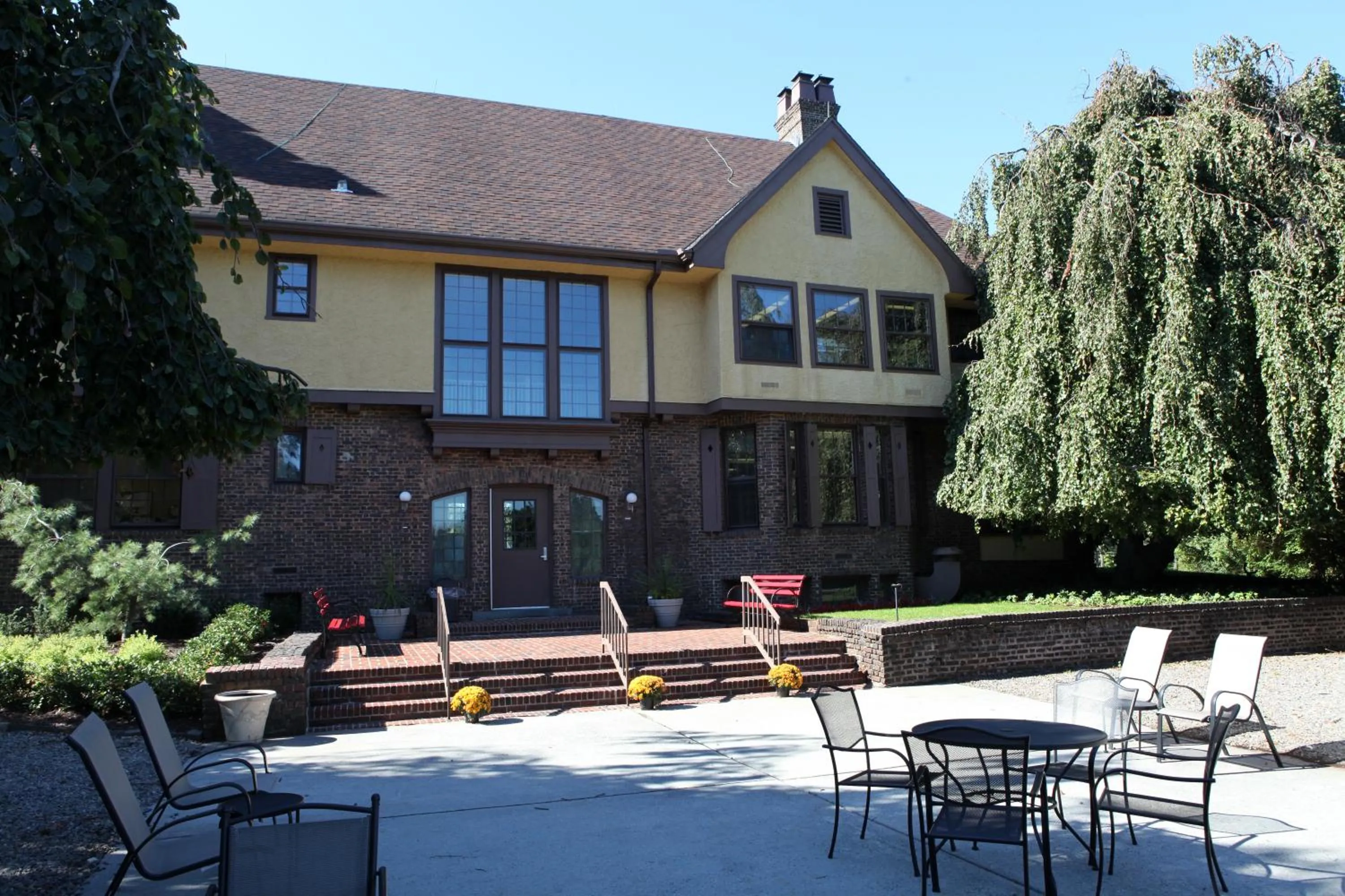 Property building in Rutgers University Inn and Conference Center