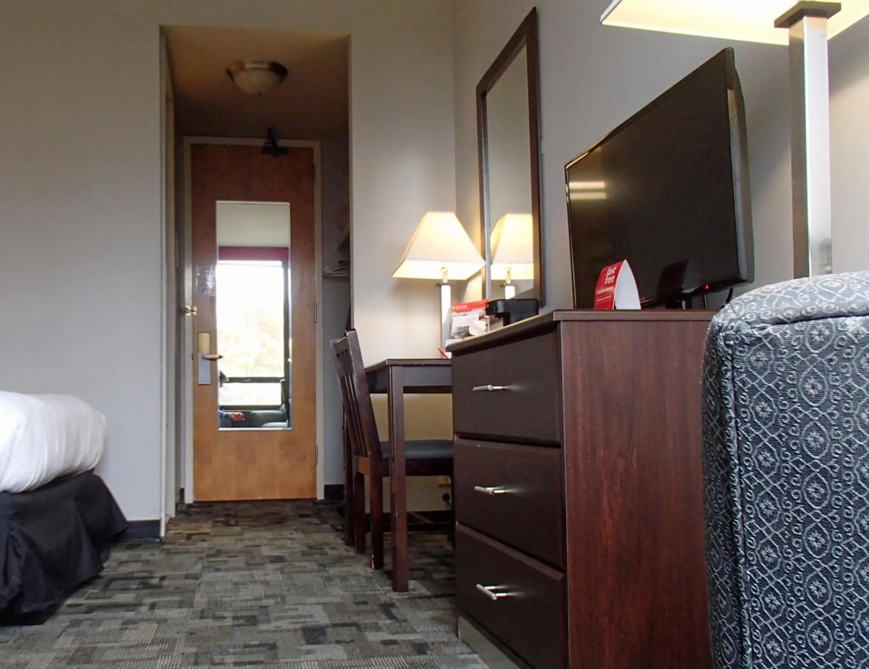 Other, Bed in Rutgers University Inn and Conference Center