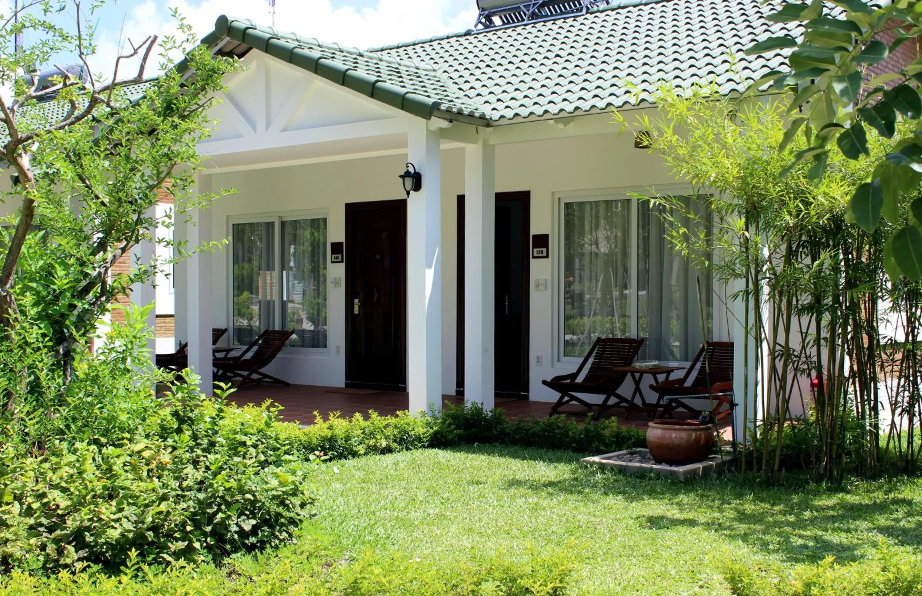 Garden in Famiana Green Villa - Complimentary Airport Shuttle