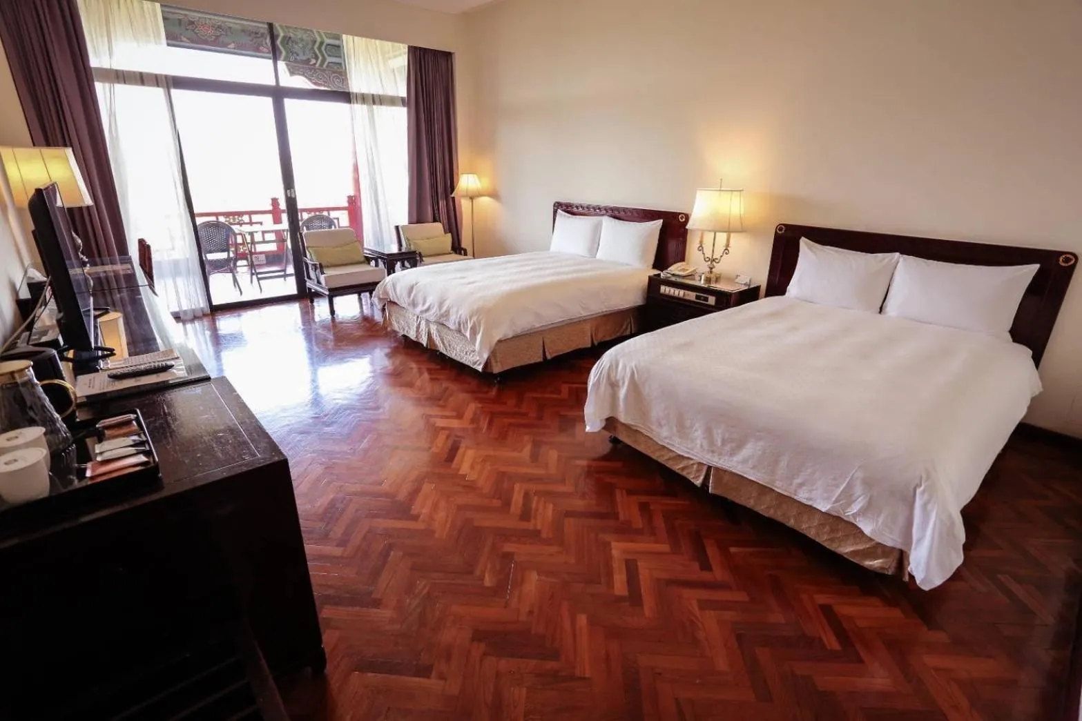 Photo of the whole room, Bed in The Grand Hotel Kaohsiung