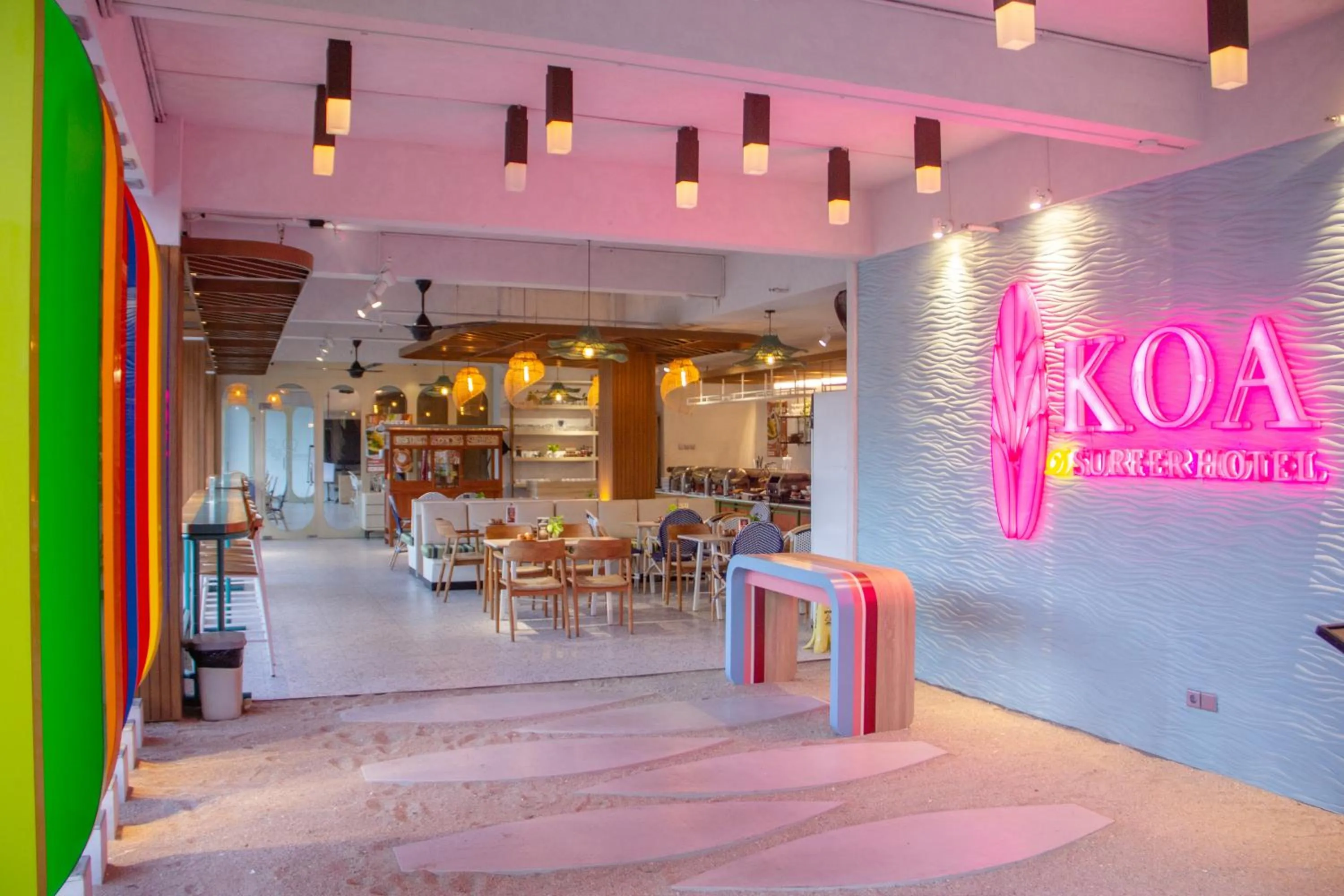 Restaurant/places to eat in Koa D Surfer Hotel