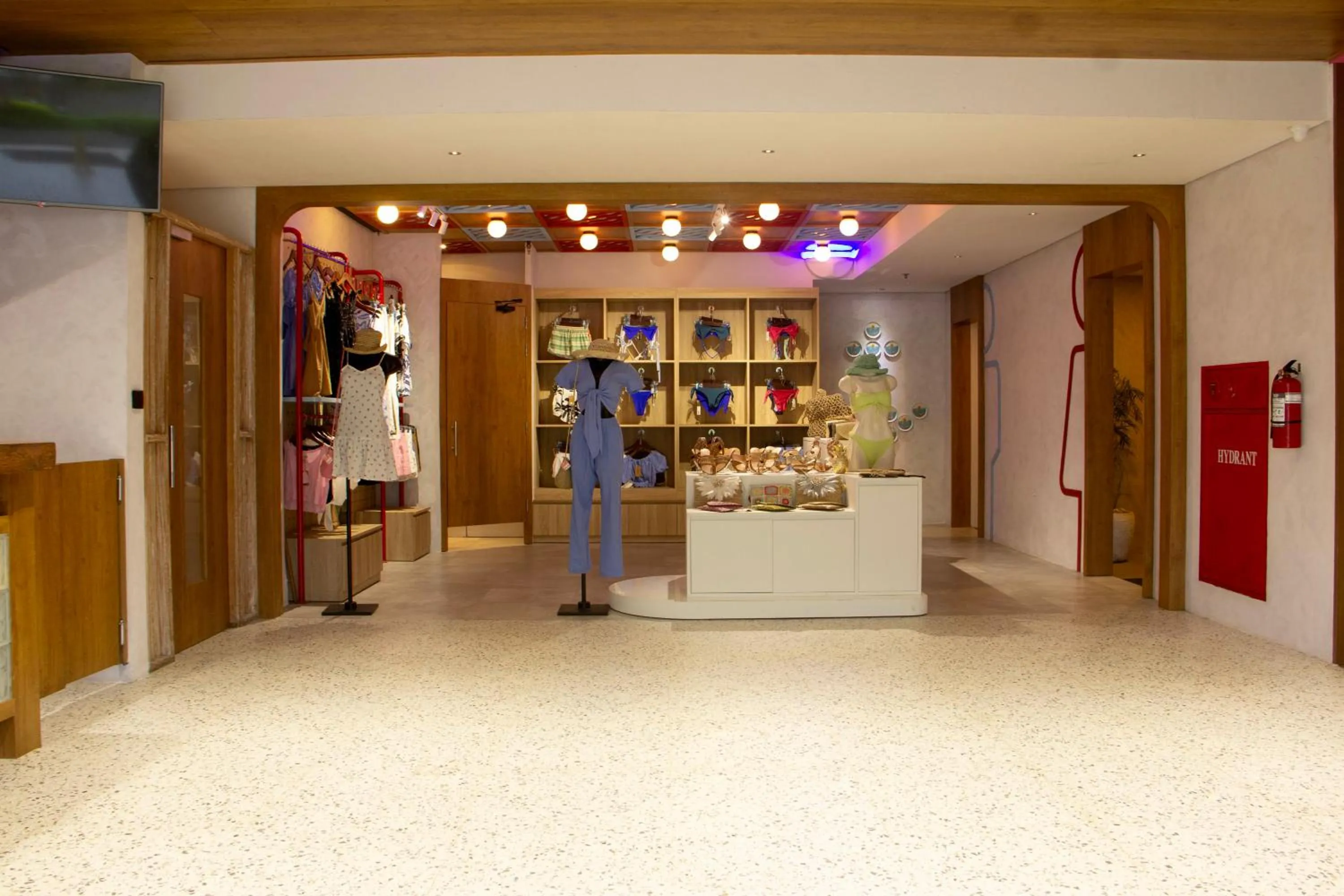 On-site shops in Koa D Surfer Hotel