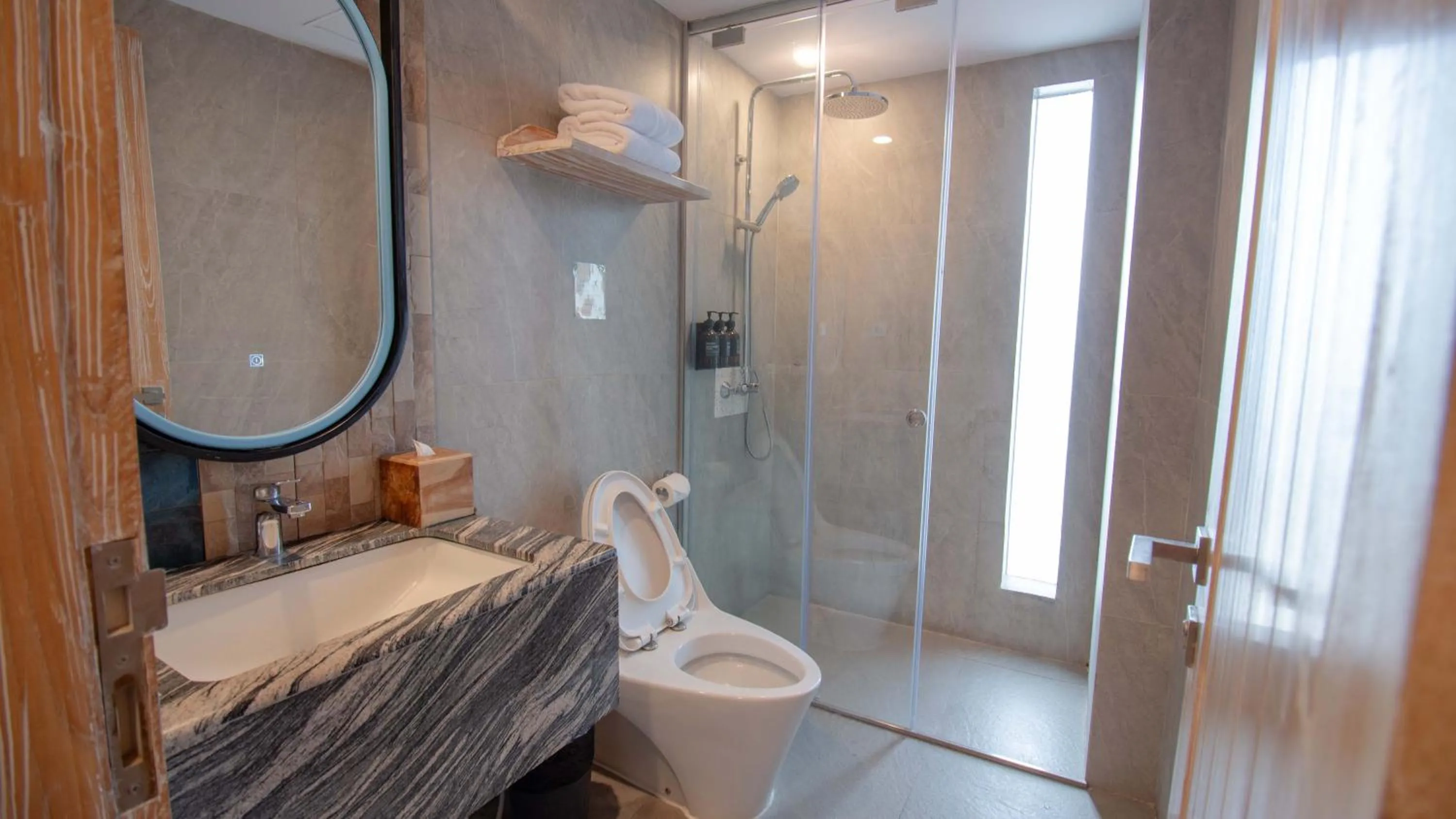 Shower in Koa D Surfer Hotel