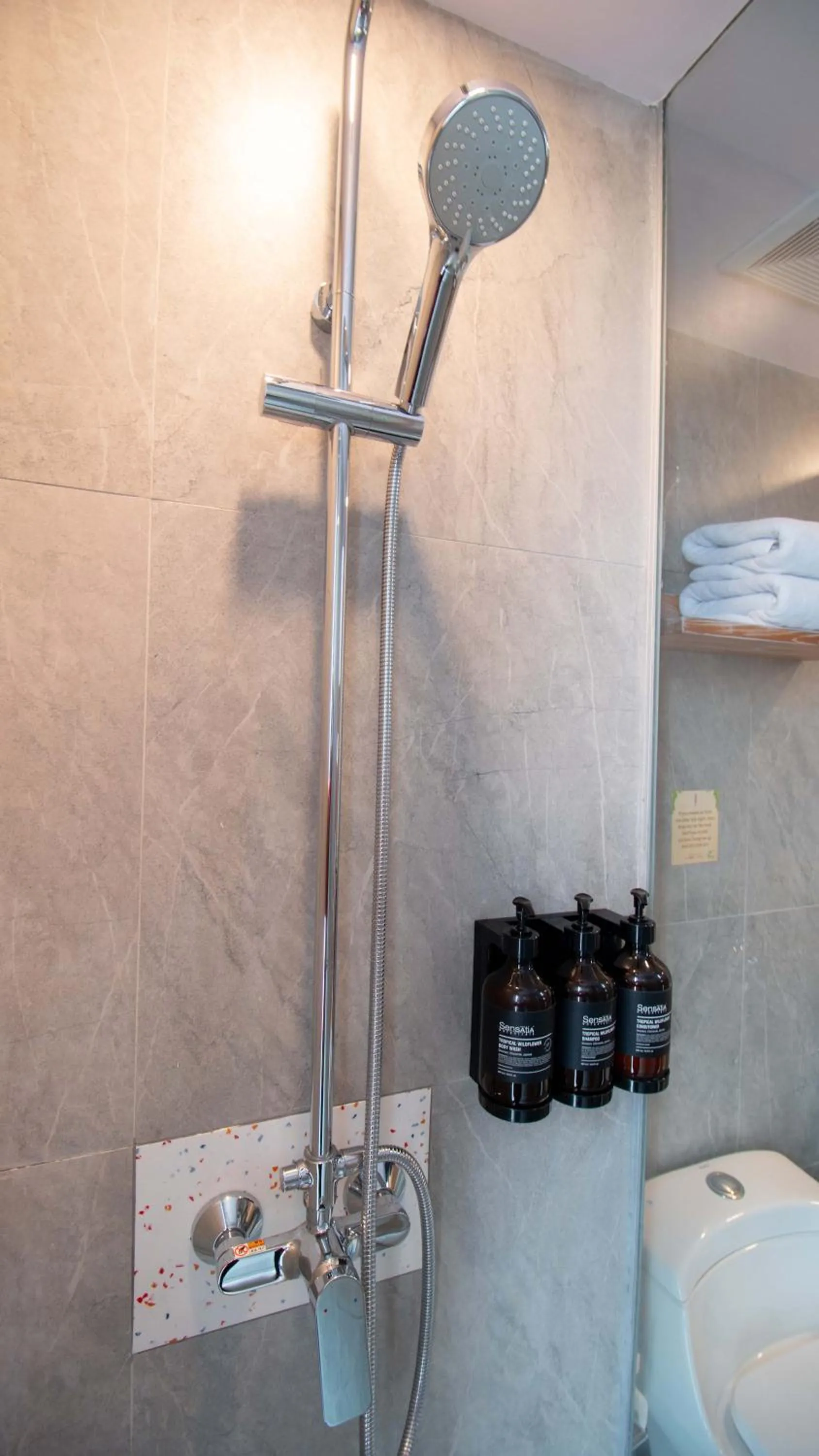 Shower in Koa D Surfer Hotel