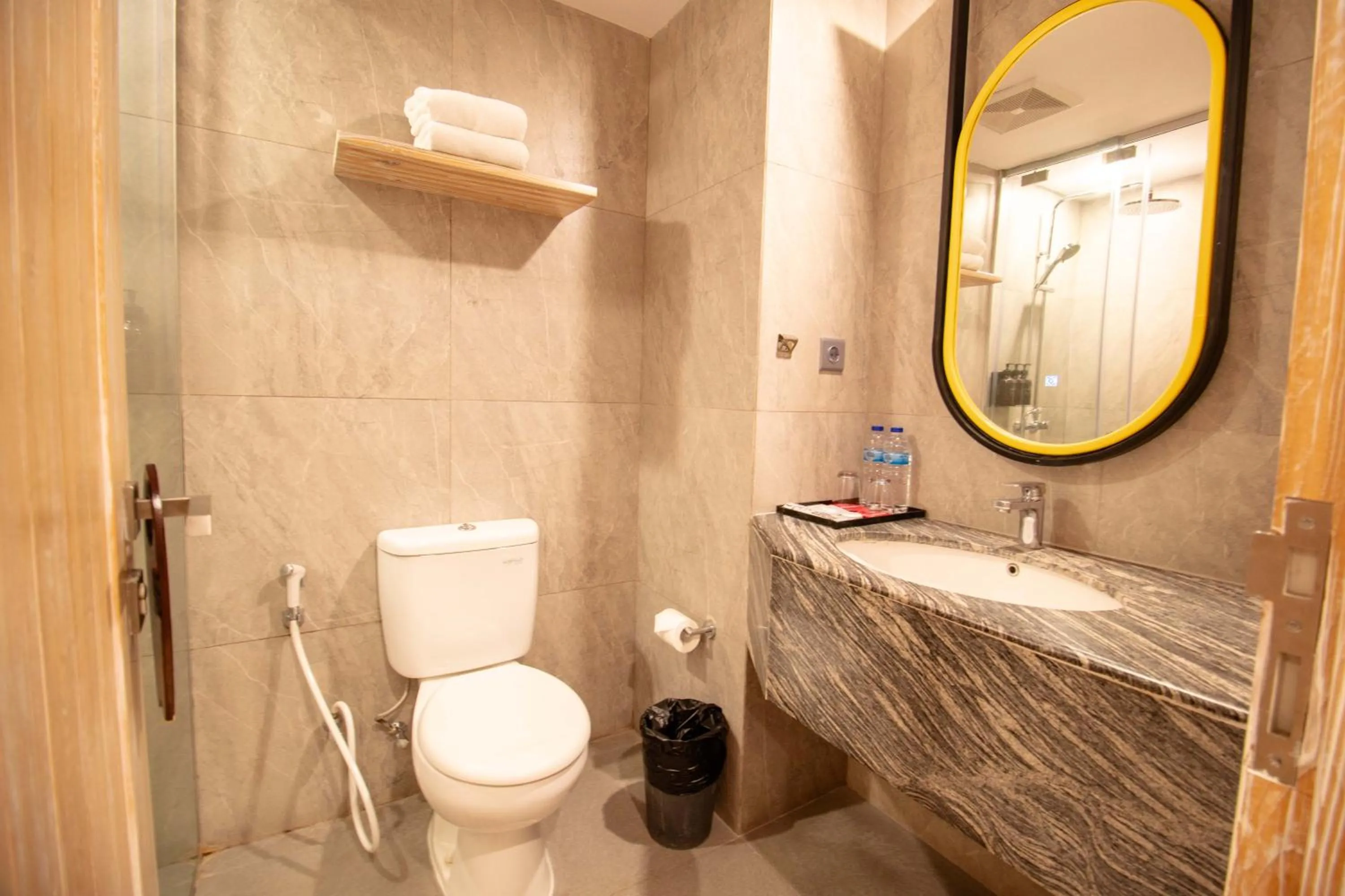 Toilet in Koa D Surfer Hotel