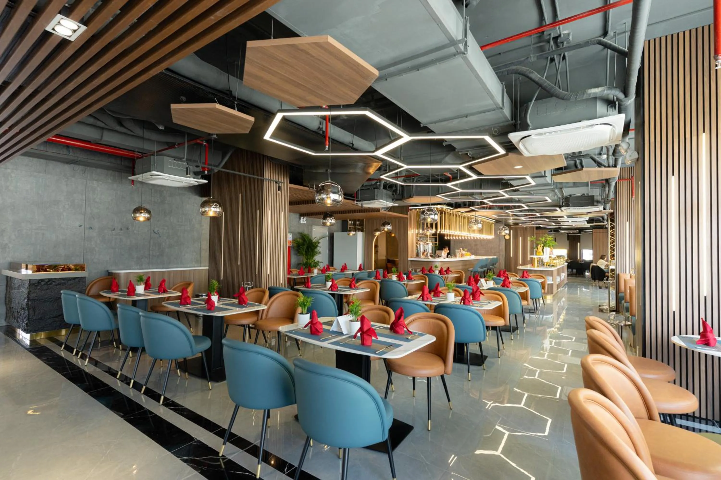 Restaurant/places to eat in Bcons City Hotel