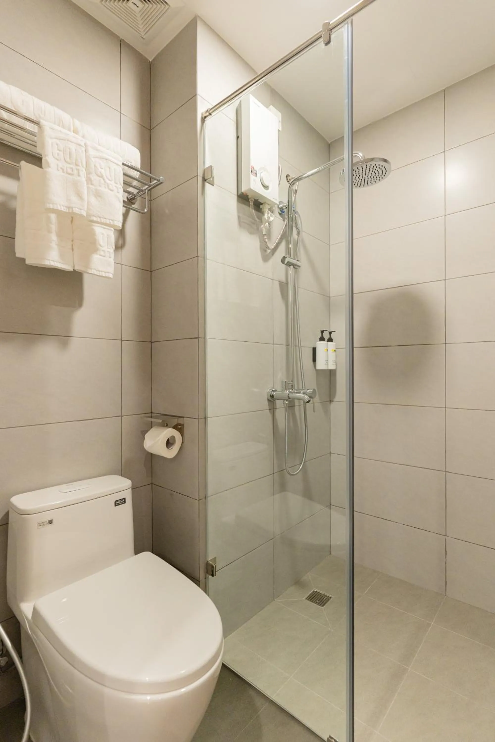 Bathroom in Bcons City Hotel