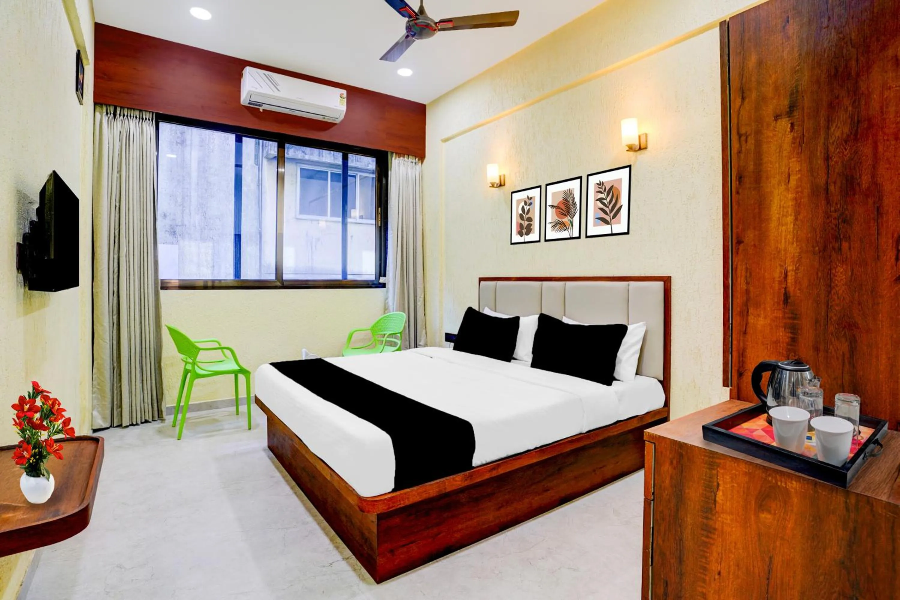 Photo of the whole room, Bed in Super Collection O Kalamboli New Panvel Formerly Golden Paradise