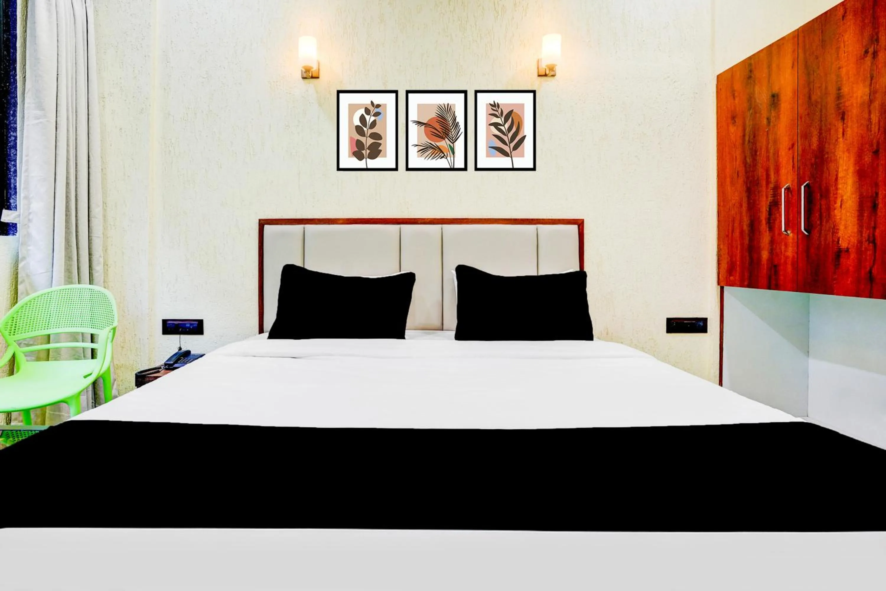 Photo of the whole room, Bed in Super Collection O Kalamboli New Panvel Formerly Golden Paradise