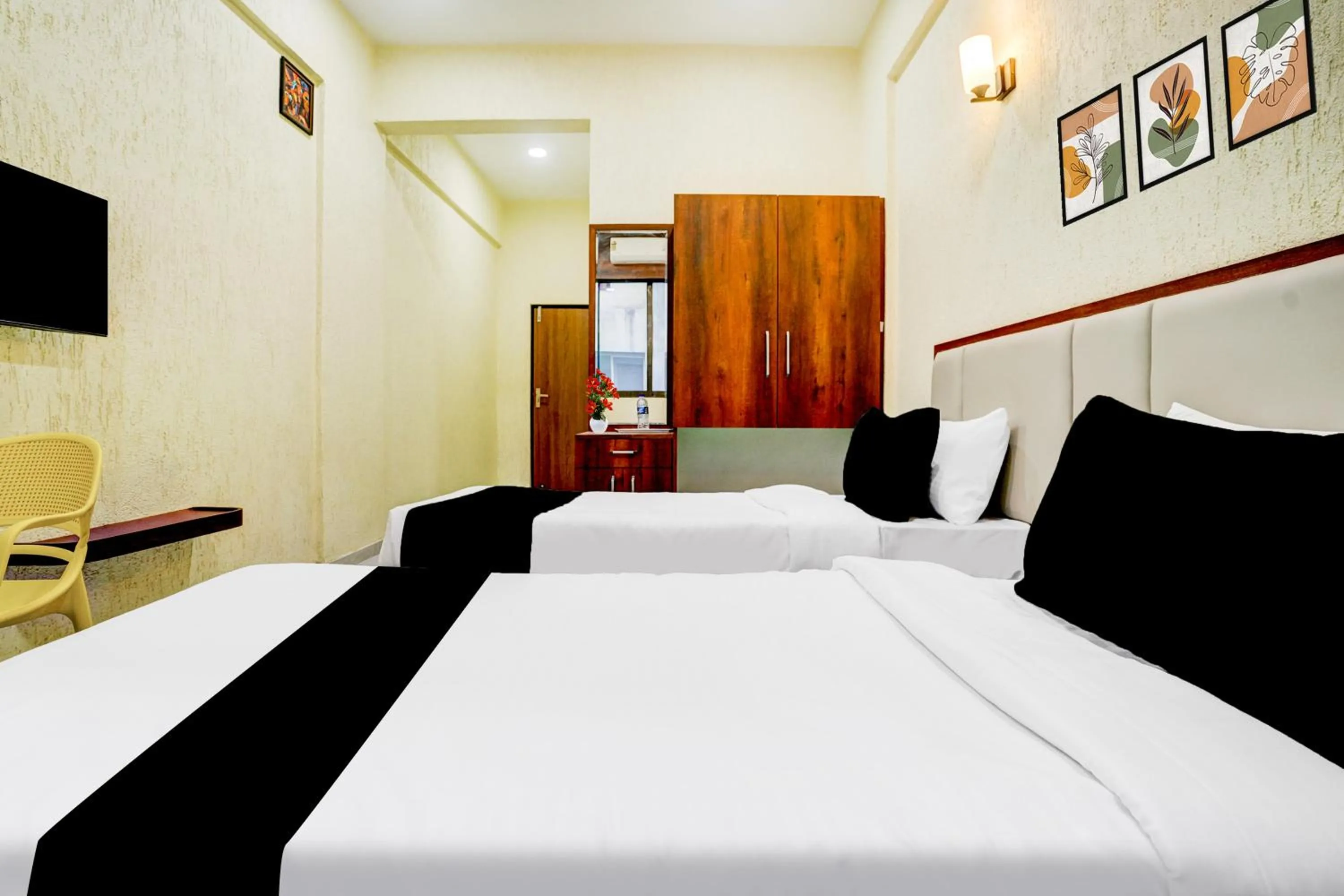 Photo of the whole room, Bed in Super Collection O Kalamboli New Panvel Formerly Golden Paradise