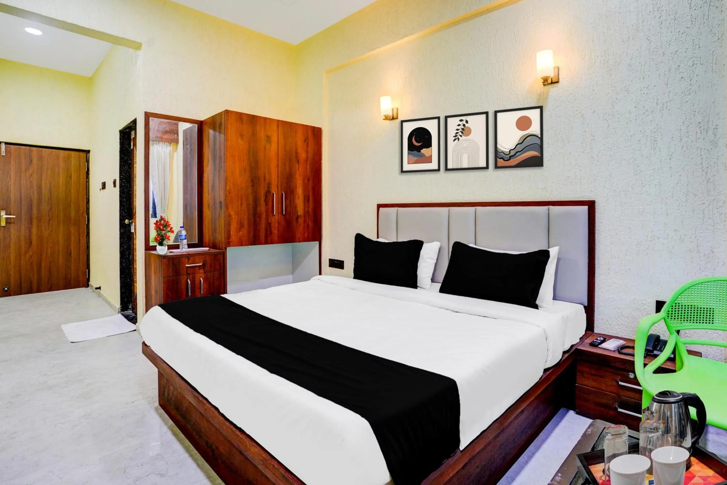 Photo of the whole room, Bed in Super Collection O Kalamboli New Panvel Formerly Golden Paradise
