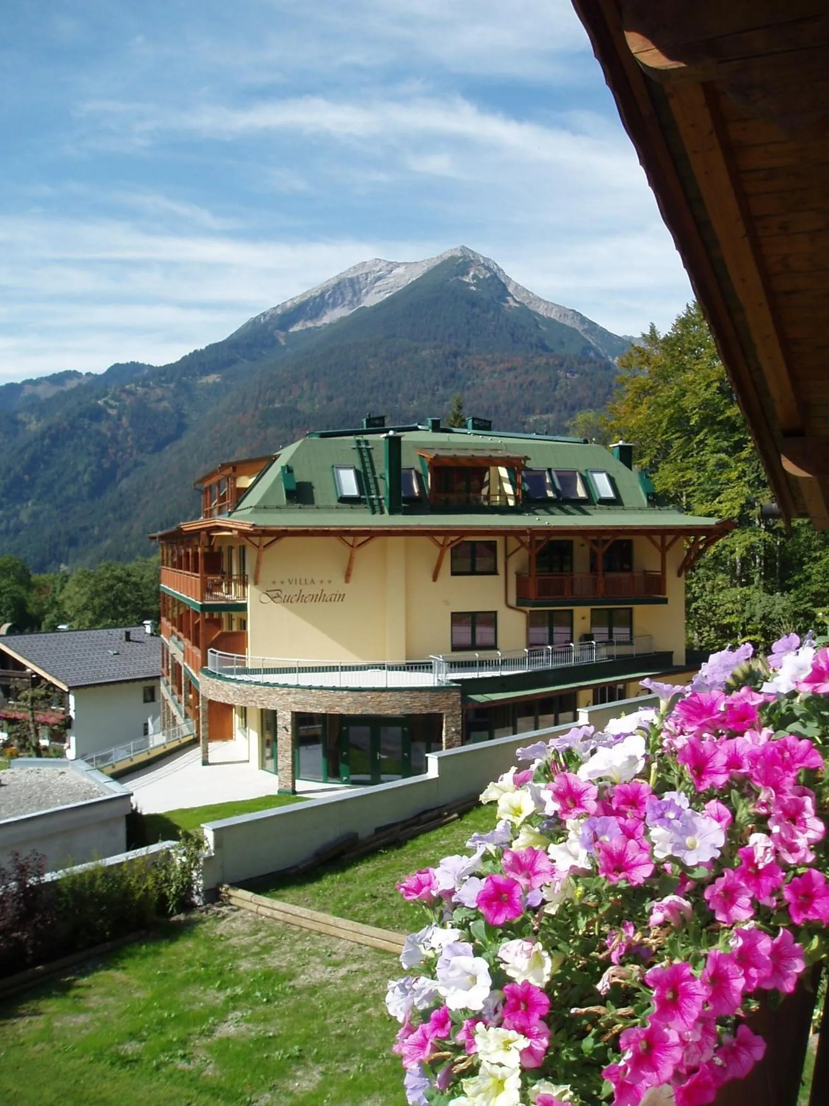 Property building in Villa Buchenhain