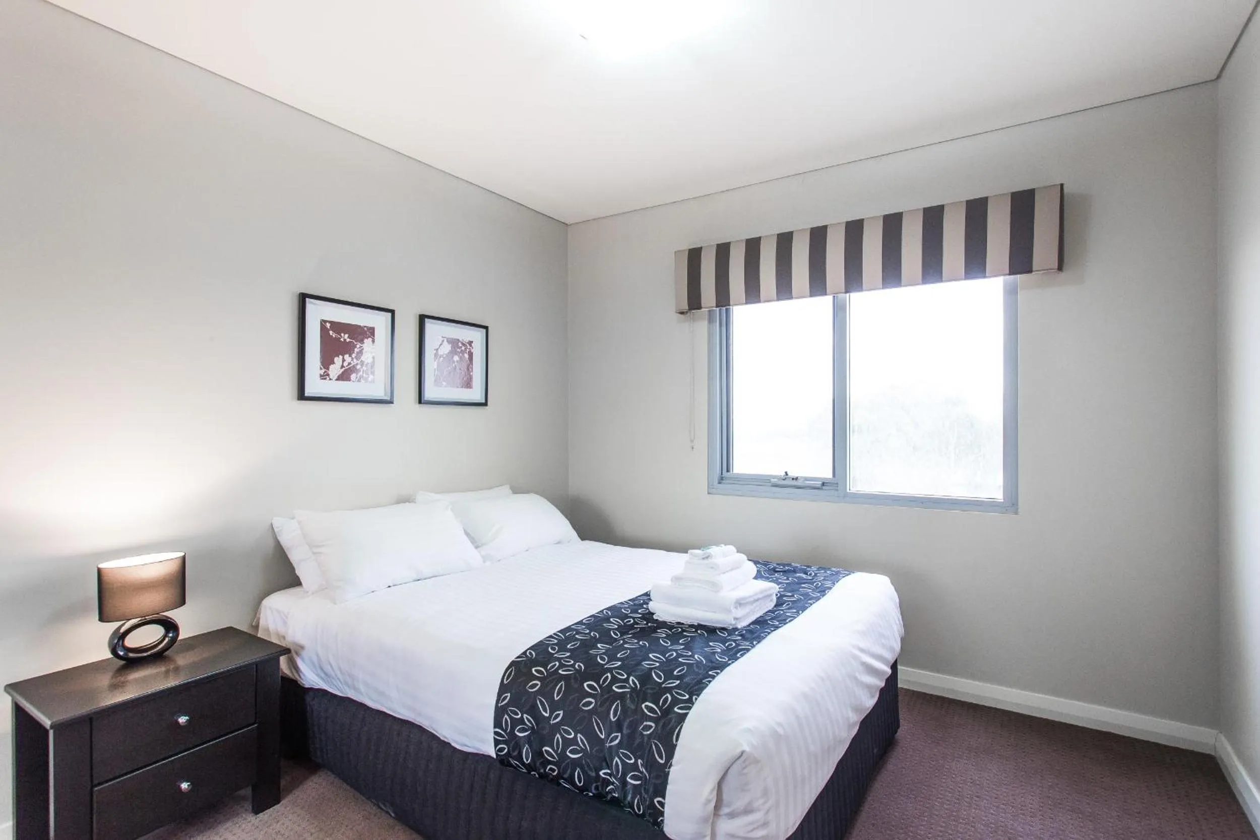 Bedroom, Bed in Spinnakers by Rockingham Apartments