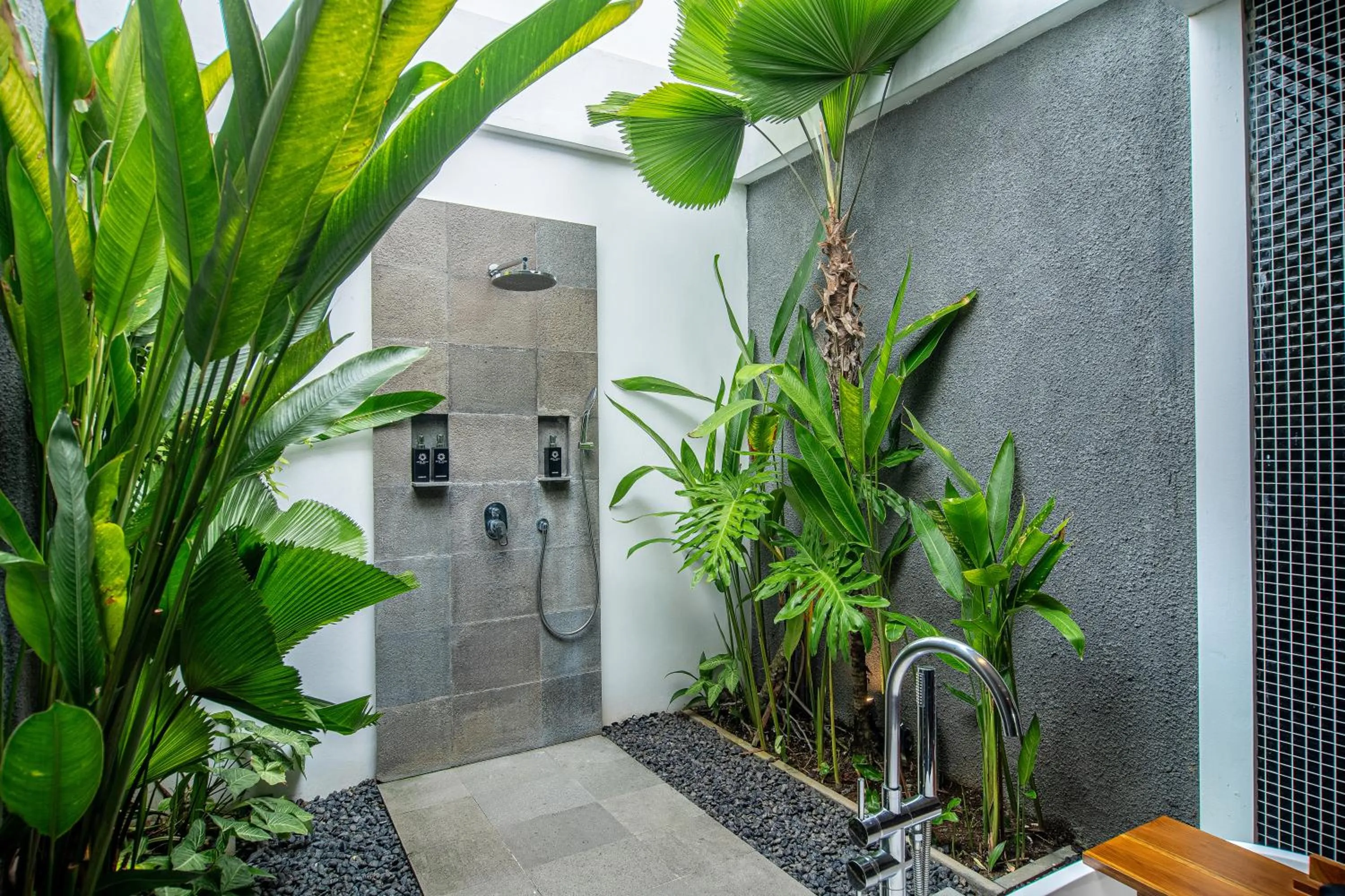 Shower in Abia Villa Legian