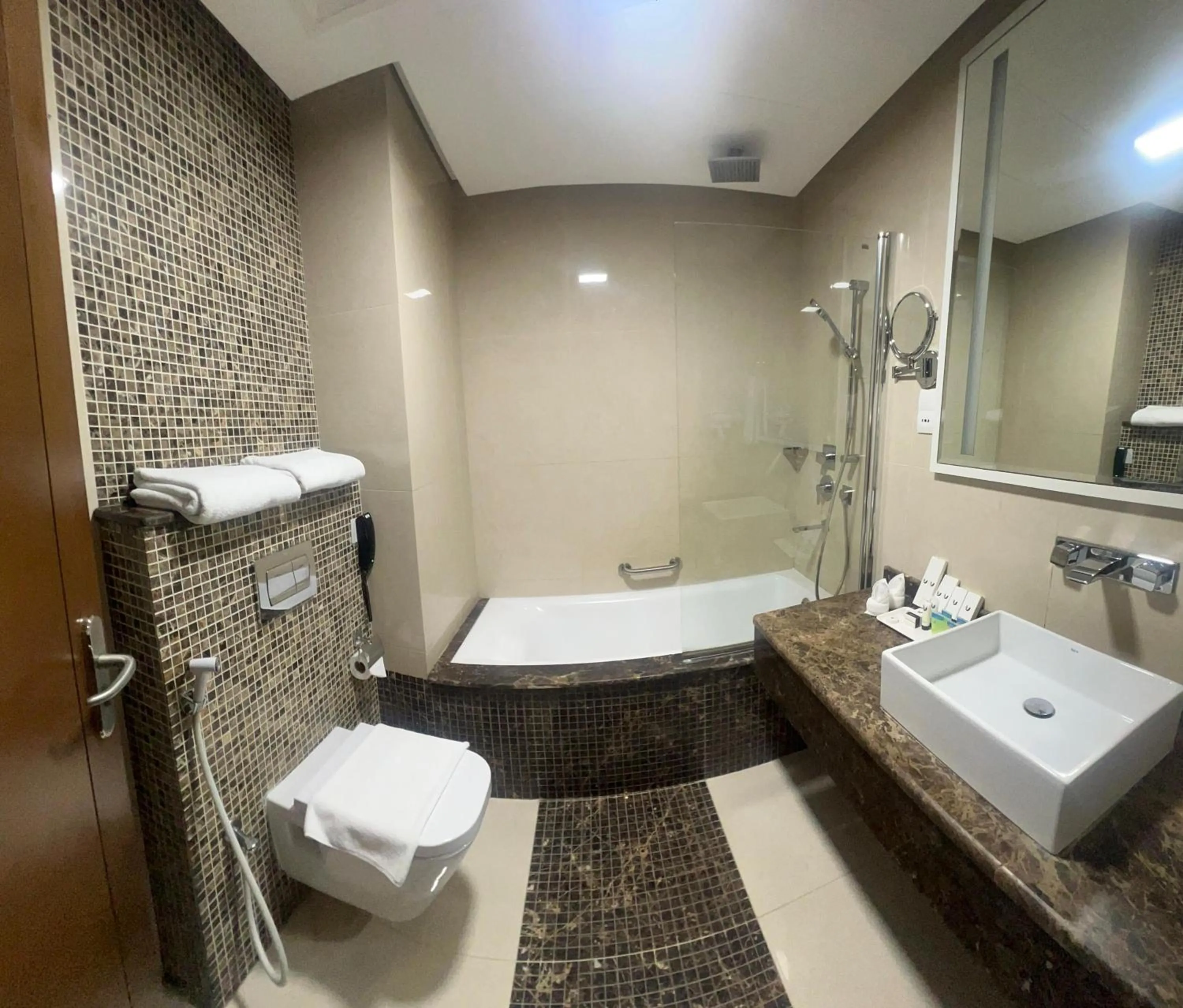 Bathroom in Tamr Inn Hotel