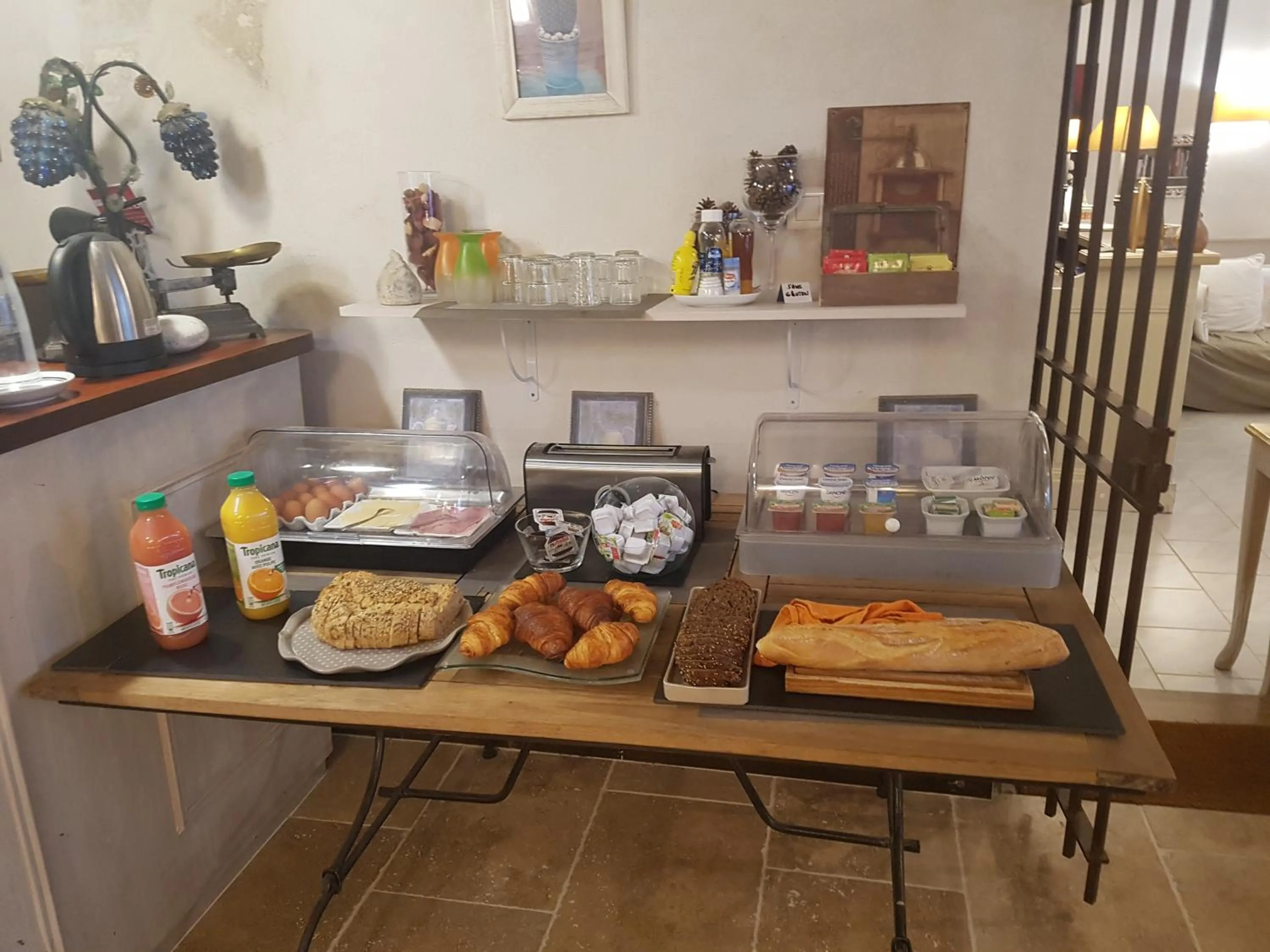 Breakfast in Hôtel Boquier, Avignon Centre