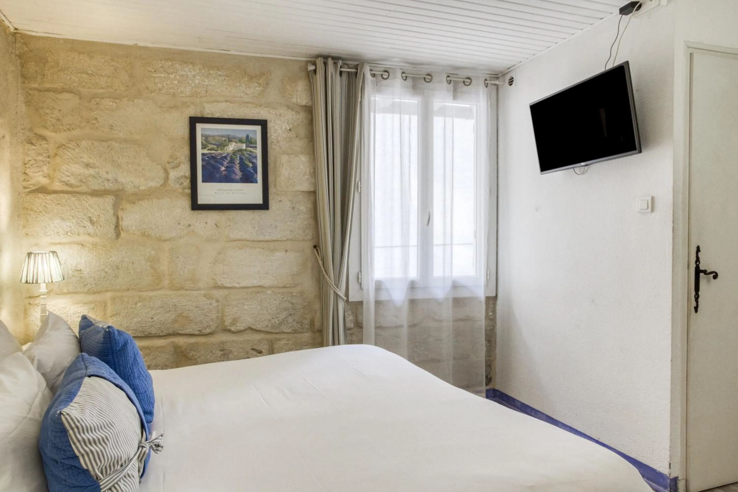 Photo of the whole room, Bed in Hôtel Boquier, Avignon Centre