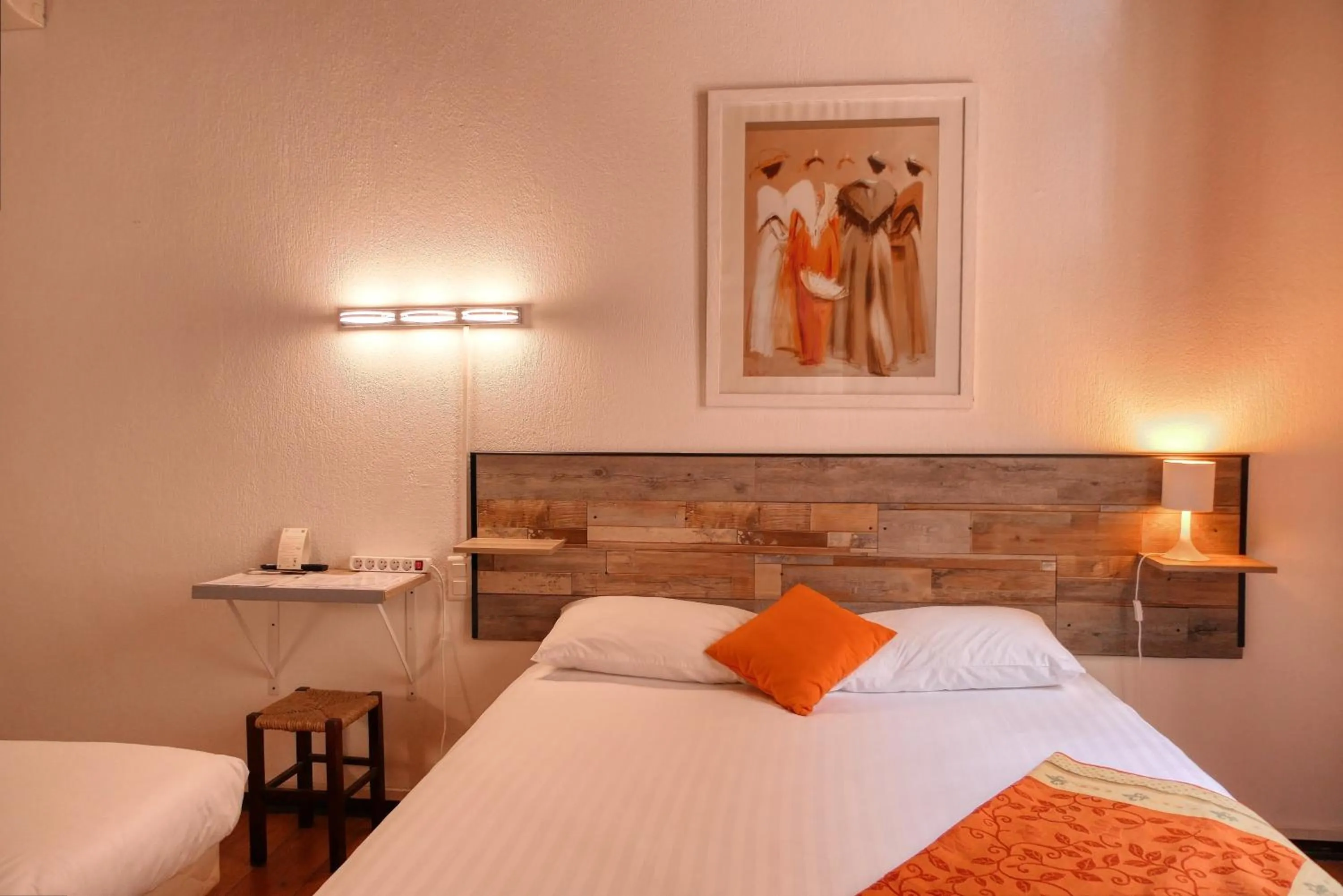 Photo of the whole room, Bed in Hôtel Boquier, Avignon Centre