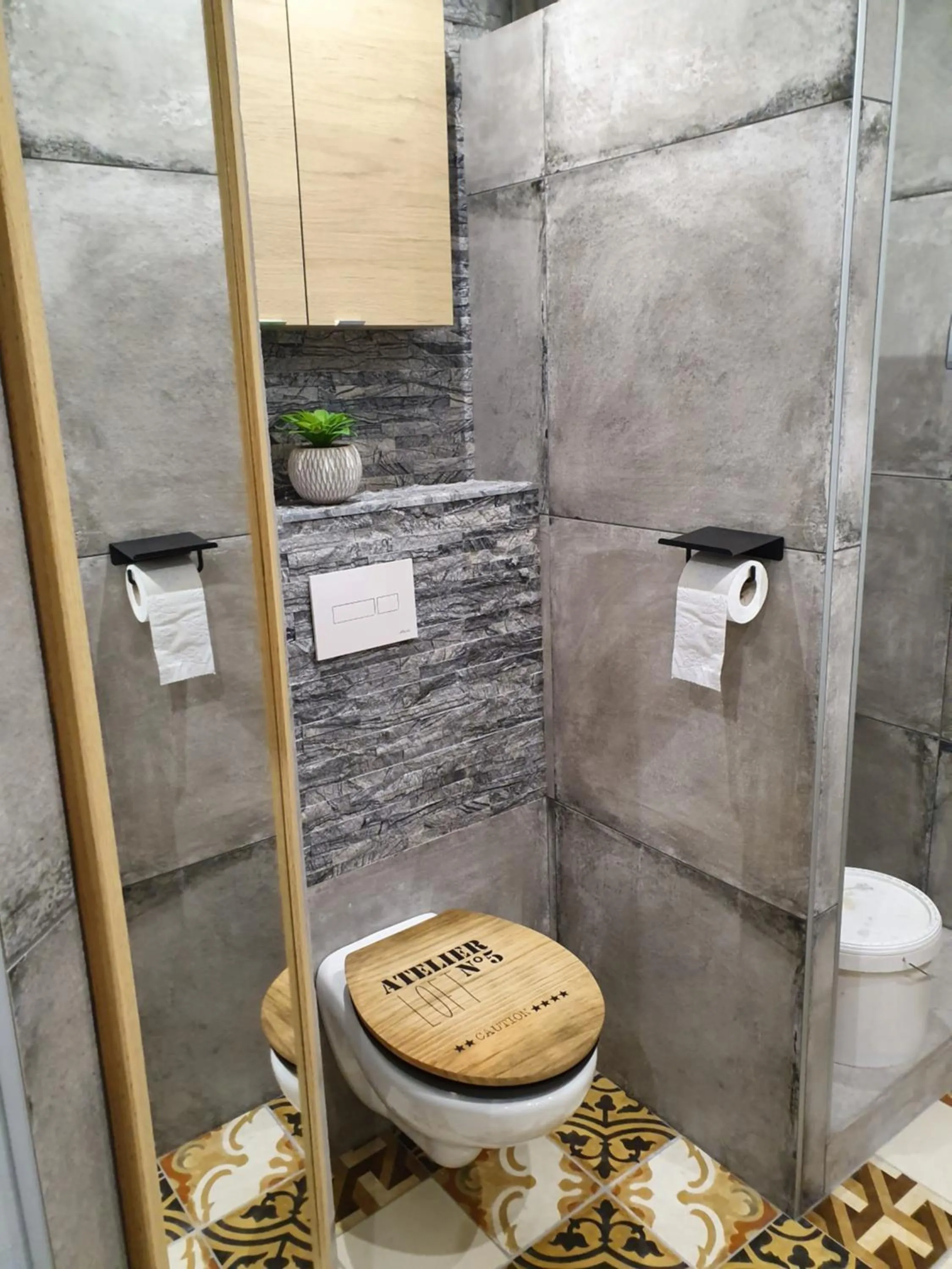 Bathroom in Hôtel Boquier, Avignon Centre