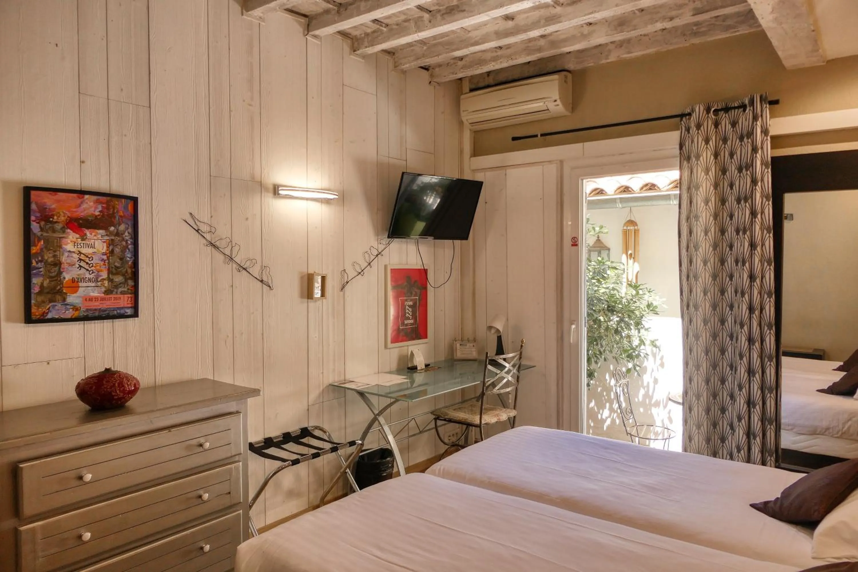 Photo of the whole room, Bed in Hôtel Boquier, Avignon Centre