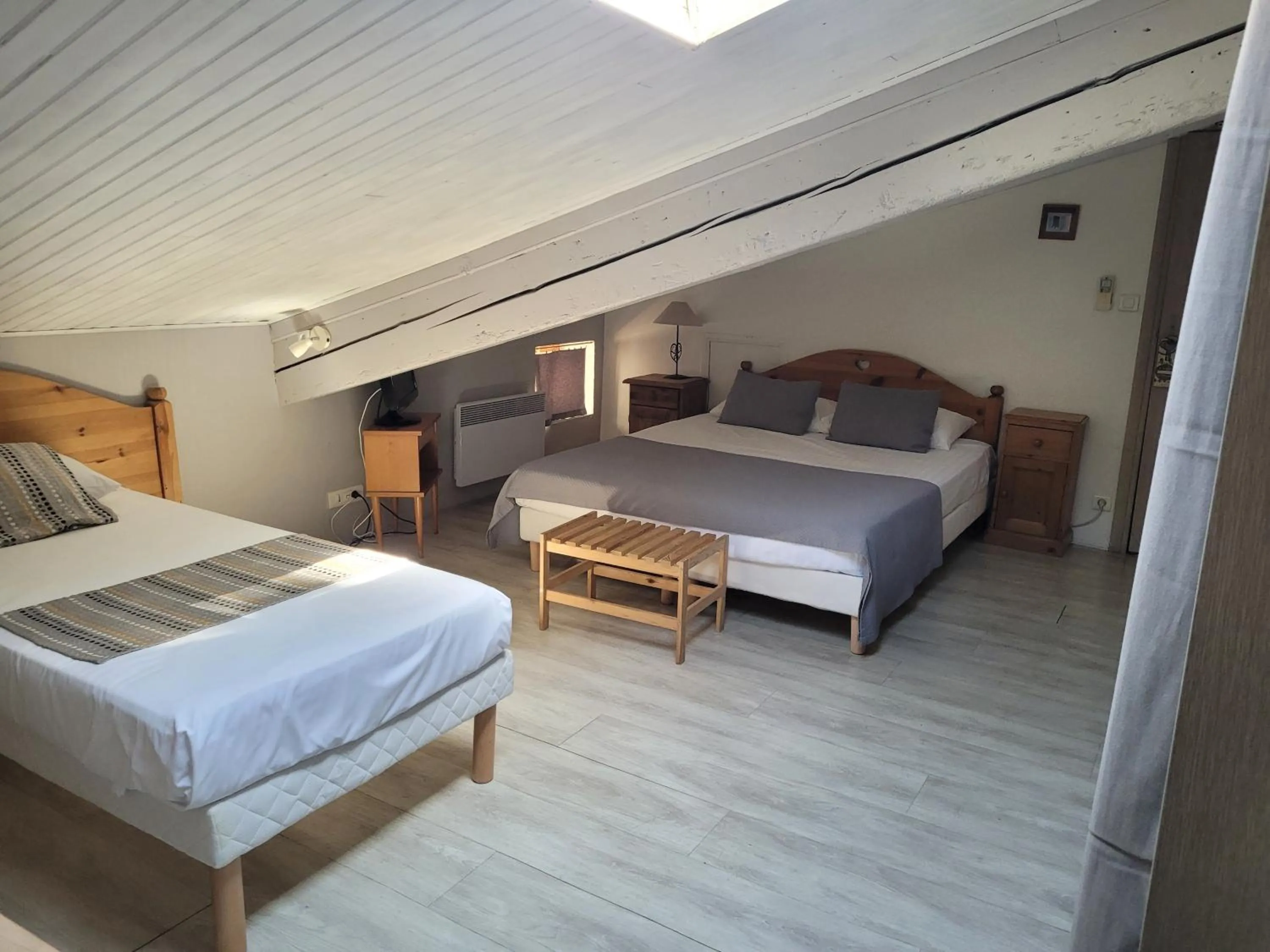 Photo of the whole room, Bed in Hôtel Boquier, Avignon Centre