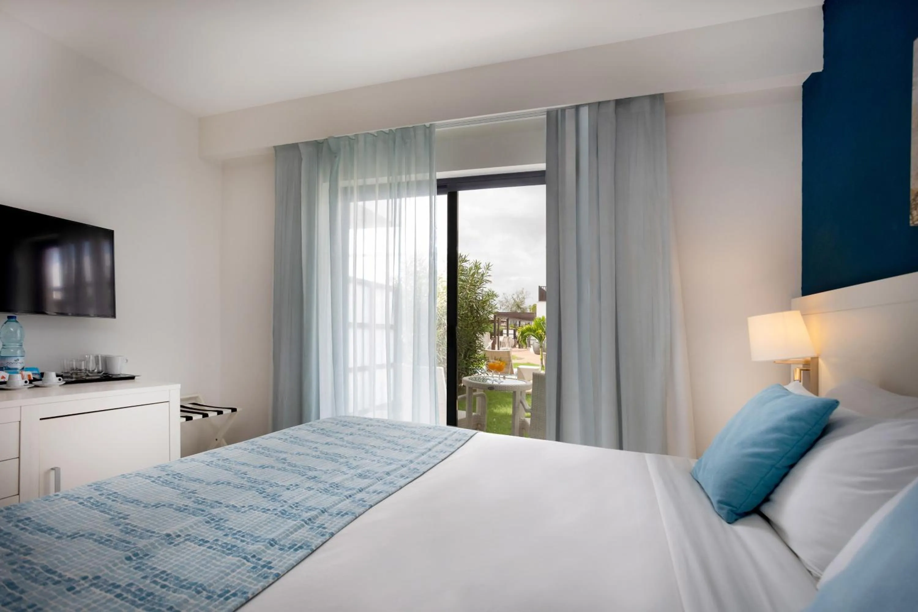 Bed in Meliá Laguna Beach