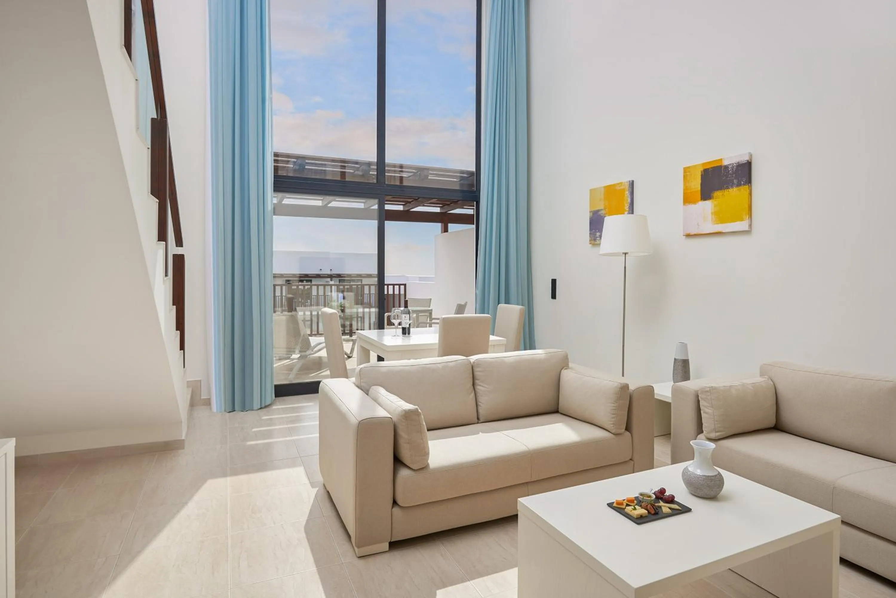 Living room in Meliá Laguna Beach